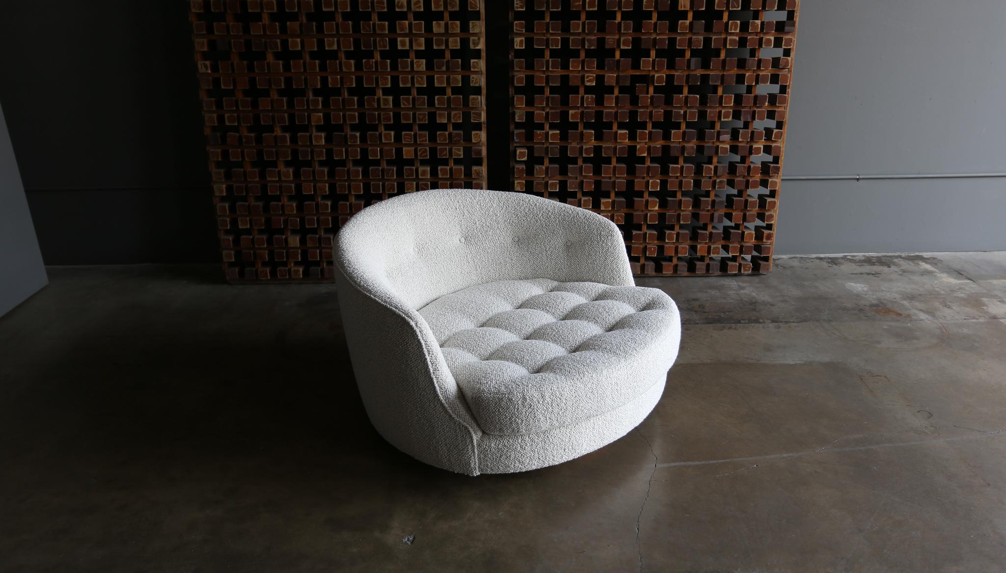 American Milo Baughman Large Swivel Lounge Chair for Thayer Coggin, 1972