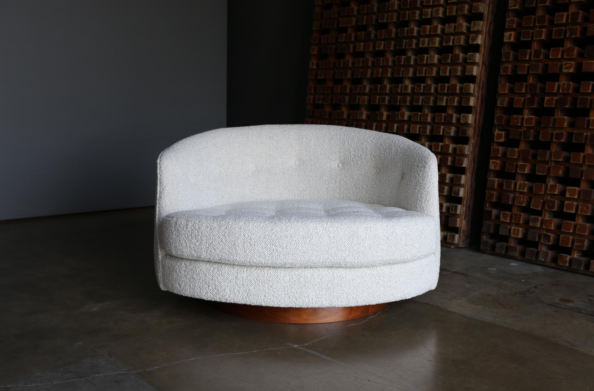 Fabric Milo Baughman Large Swivel Lounge Chair for Thayer Coggin, 1972