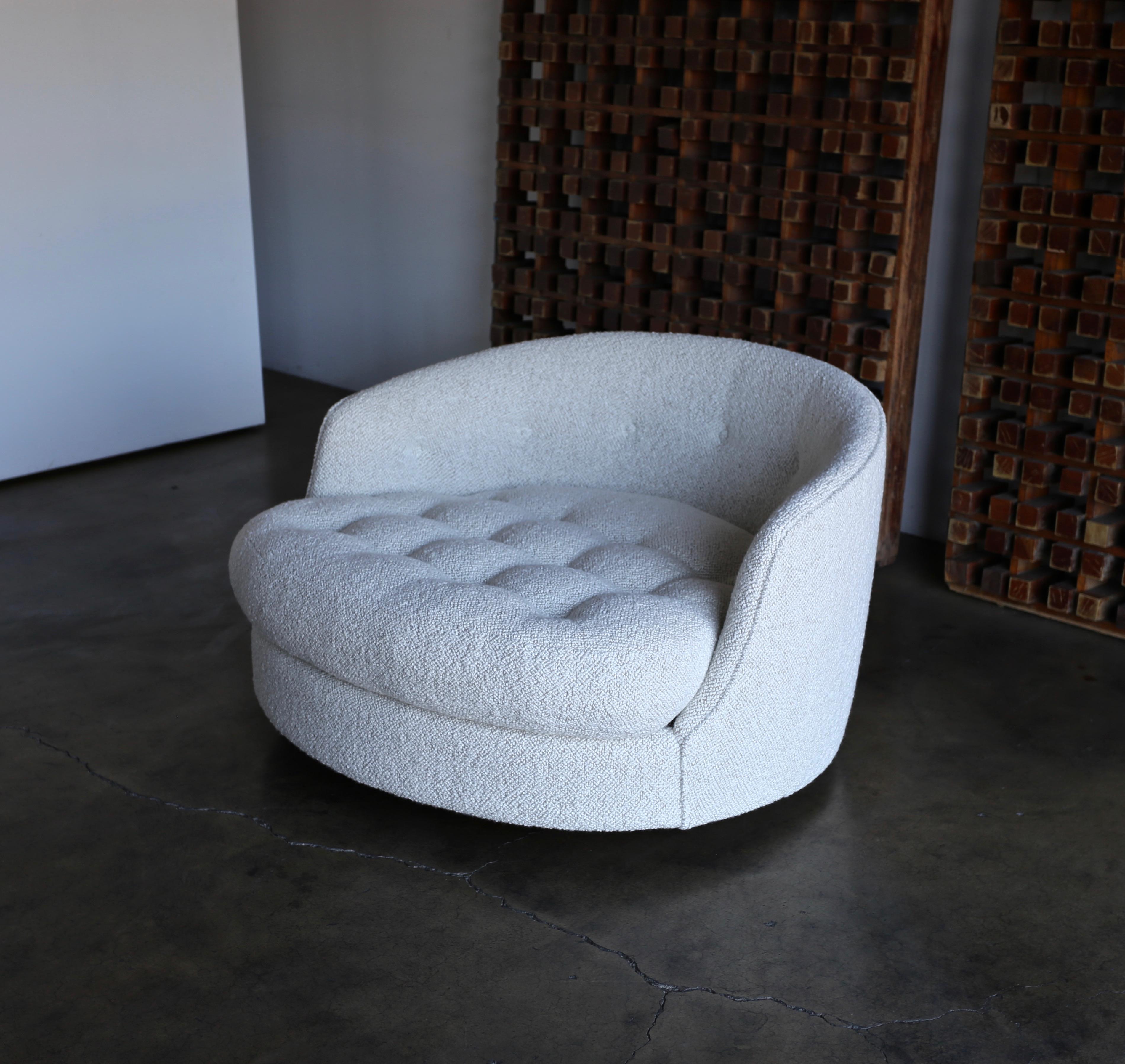 Milo Baughman large swivel lounge chair for Thayer Coggin, circa 1970. This piece has been professionally restored. Retains original Thayer Coggin Tags.