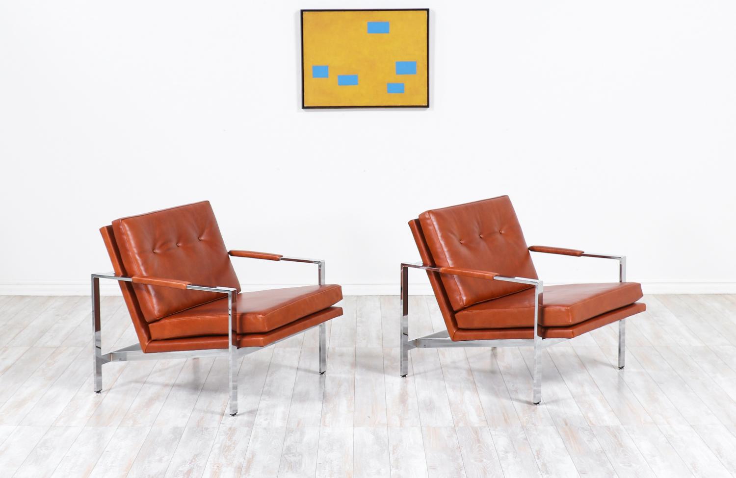 A pair of modernist chairs designed by architect Milo Baughman in collaboration with American company Thayer Coggin in the 1970s. Through our professional craftsmen, we have meticulously reupholstered them using new high-density foam and new Italian