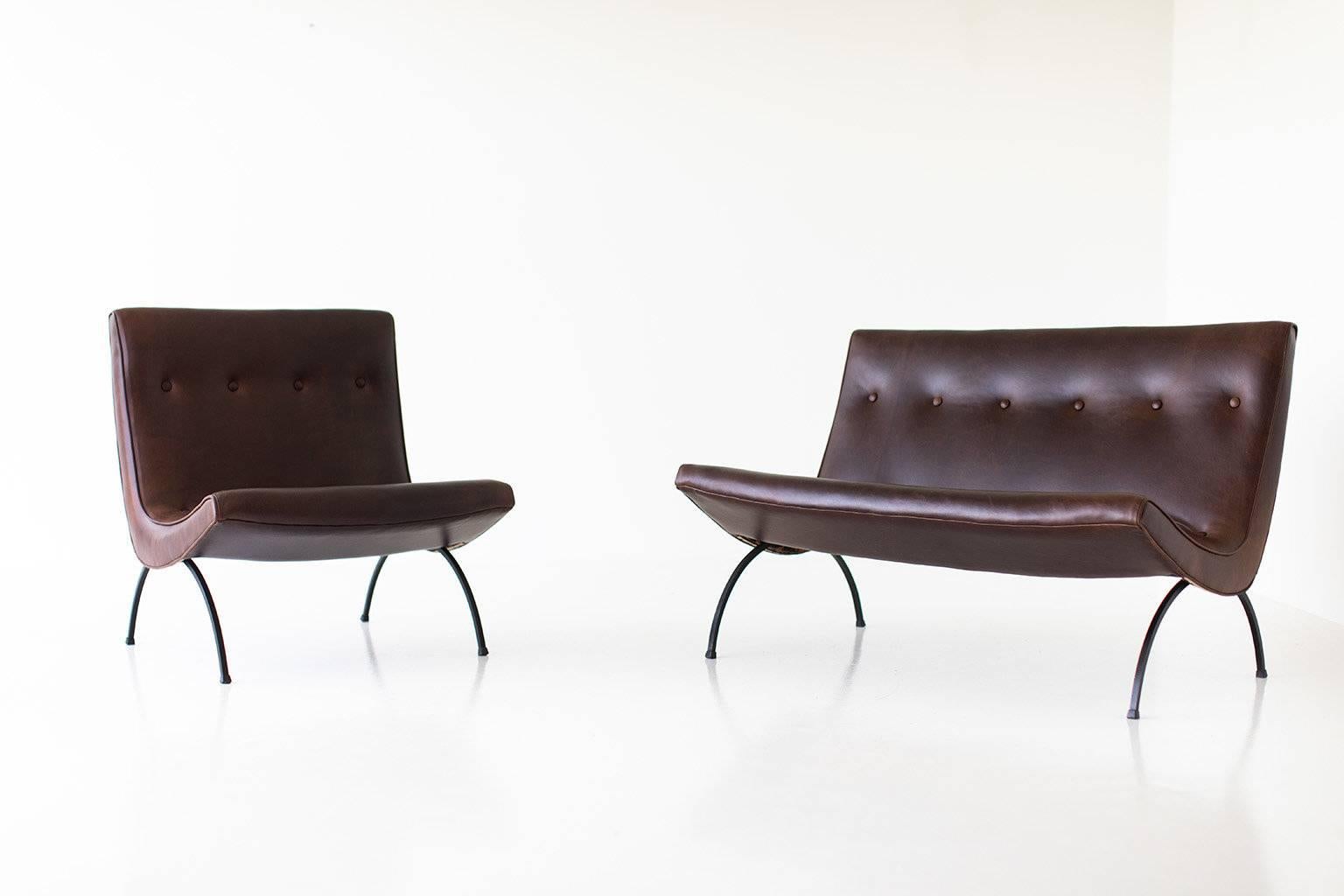 Designer: Milo Baughman. 

Manufacturer: Thayer Coggin. 
Period/Model: Mid-Century Modern. 
Specs: Metal, leather 

Condition: 

This Milo Baughman leather scoop lounge chair for Thayer Coggin is in excellent restored condition. The metal