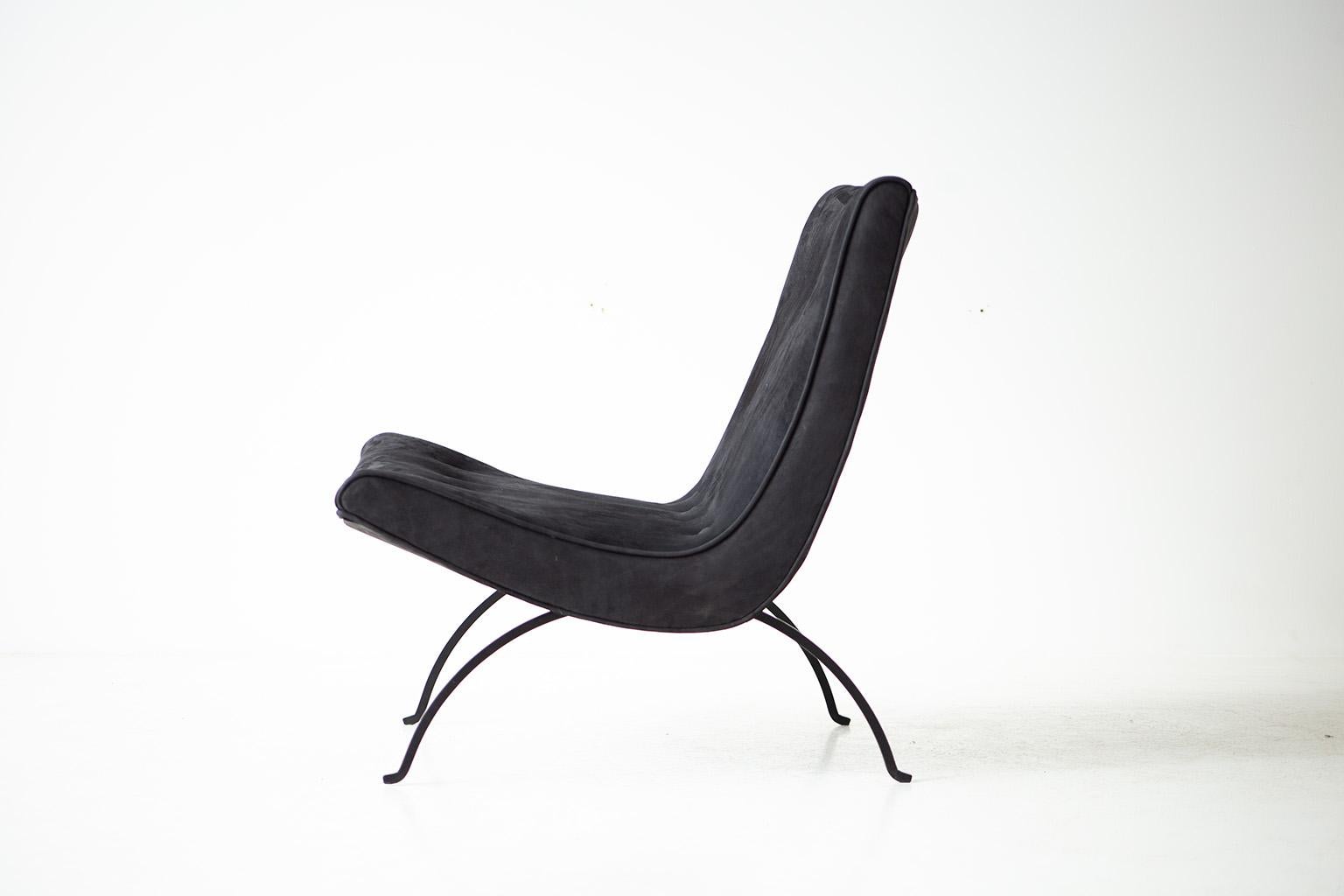 Designer : Milo Baughman

Fabricant : Thayer Coggin
Période et modèle : Moderne du milieu du siècle
Caractéristiques : Métal, cuir de qualité supérieure

Condit

Cette chaise longue en cuir de Milo Baughman, destinée à Thayer Condit, est en