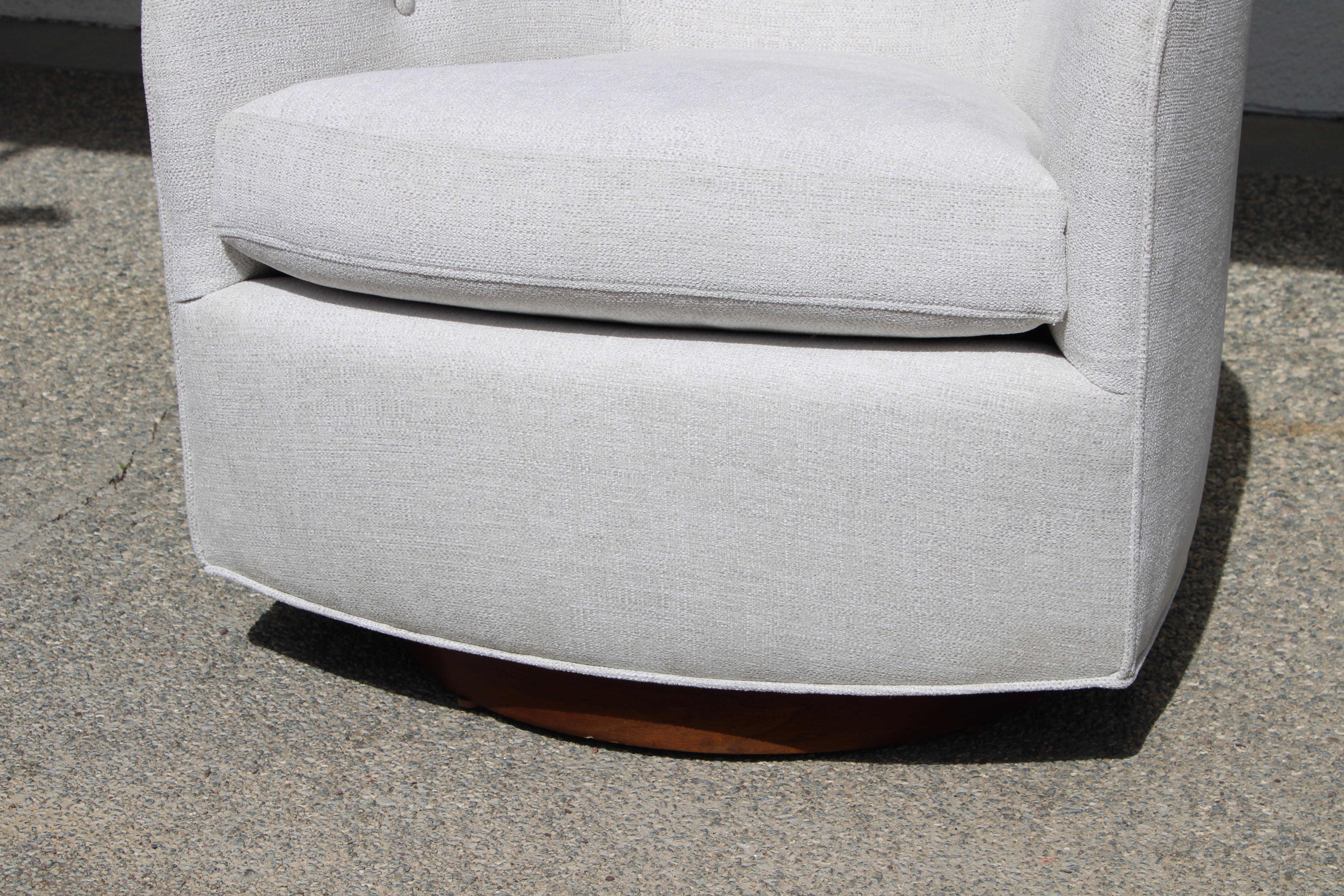 Late 20th Century Milo Baughman Lounge and Ottoman, Tilt and Swivel For Sale