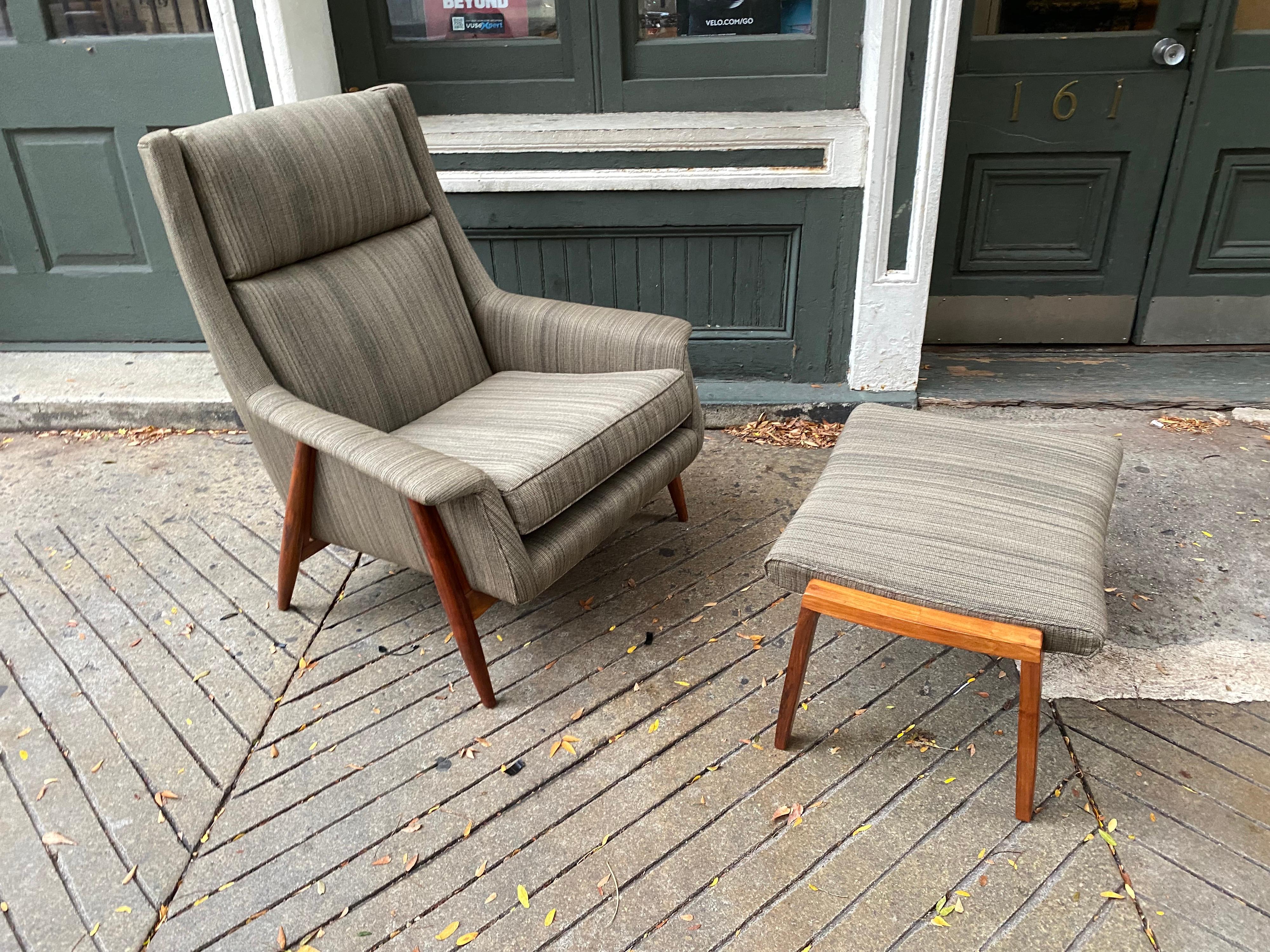 Milo Baughman for Thayer Coggin lounge chair and ottoman. Chair measures 29