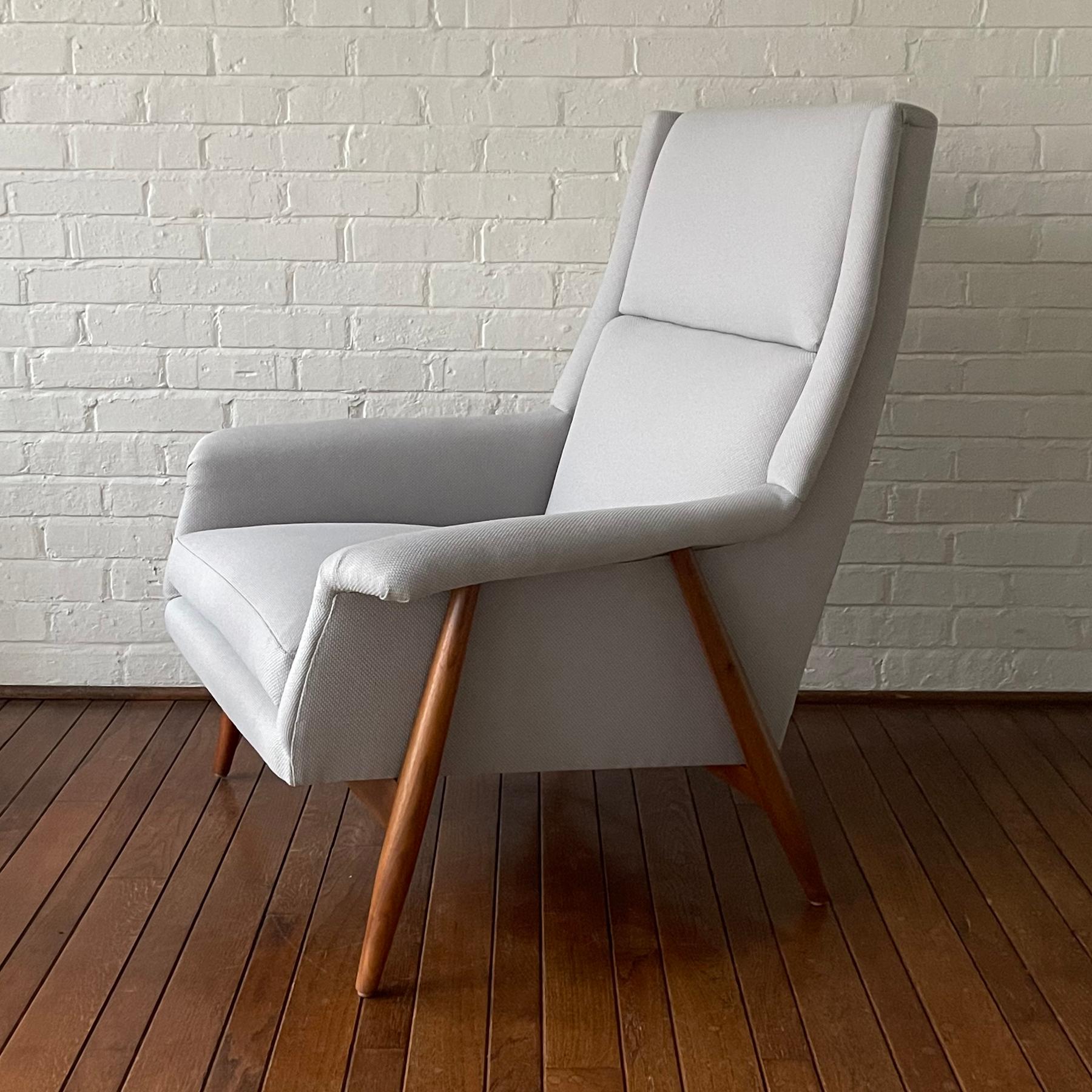 Milo Baughman Lounge Chair by Thayer Coggin For Sale 5