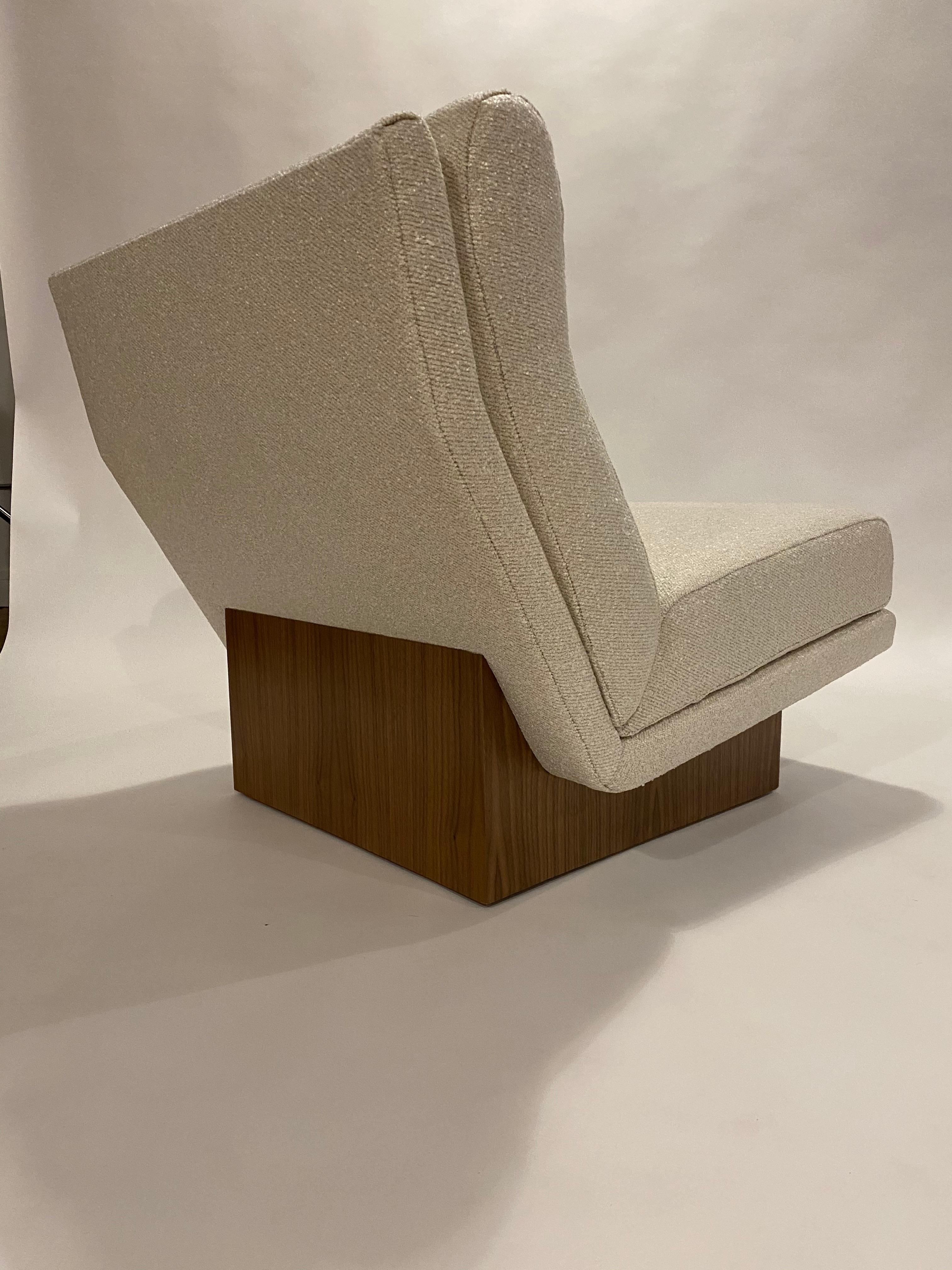 Milo Baughman Lounge Chairs on Walnut Plinths For Sale 3
