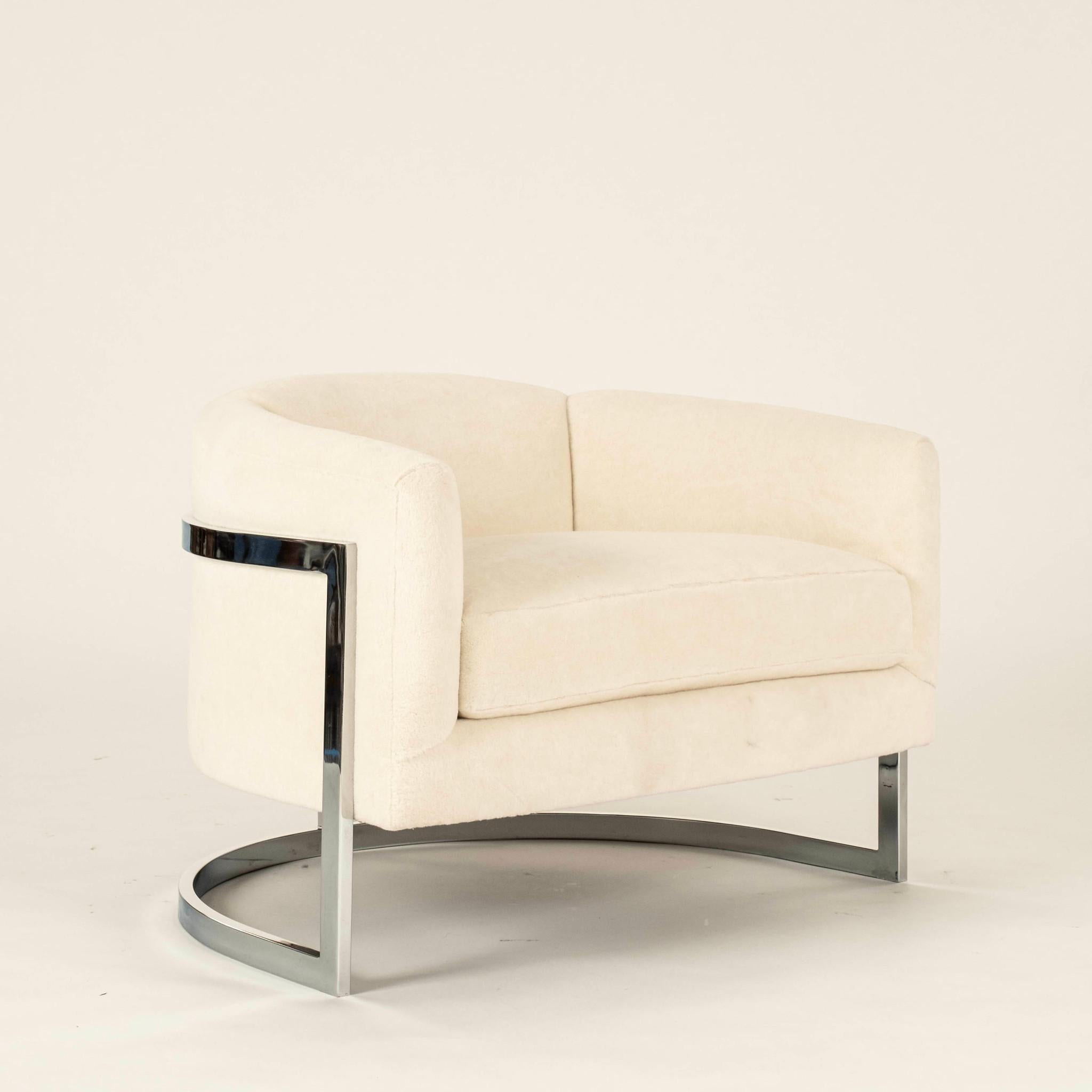 1970er Milo Baughman verchromter Sessel, neu gepolstert mit cremefarbenem Pollack Luxe Alpaca.