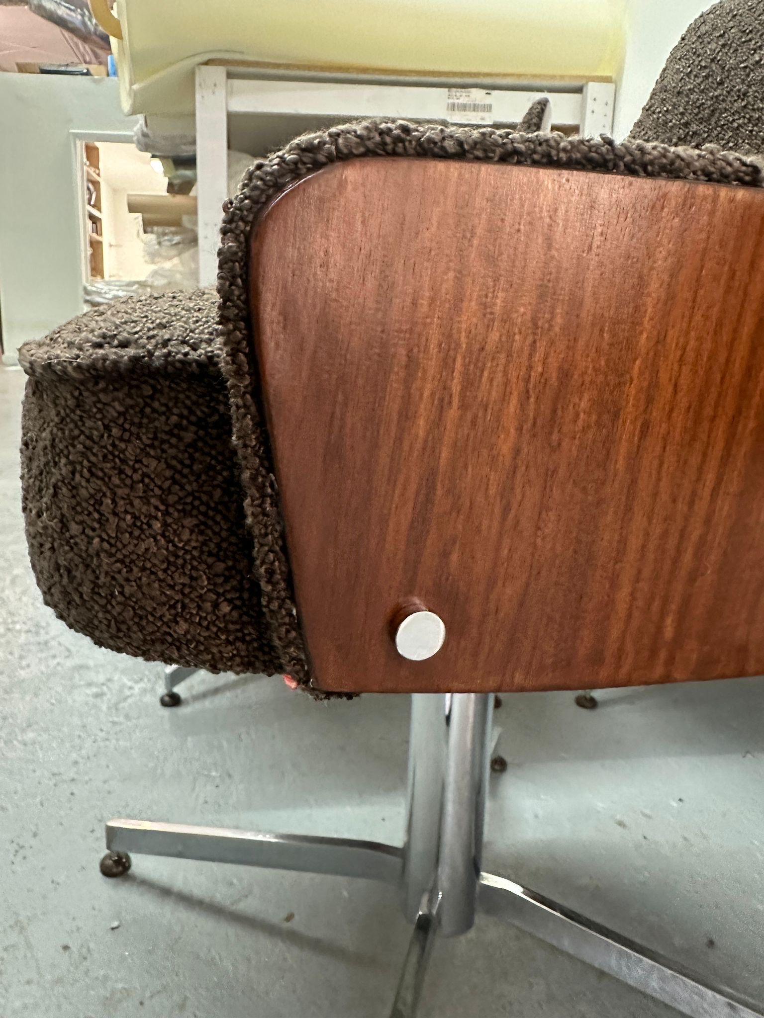 Mid-Century moderno Sedie girevoli per la sala da pranzo in mogano e cromo di Milo Baughman - Set di sei persone in vendita