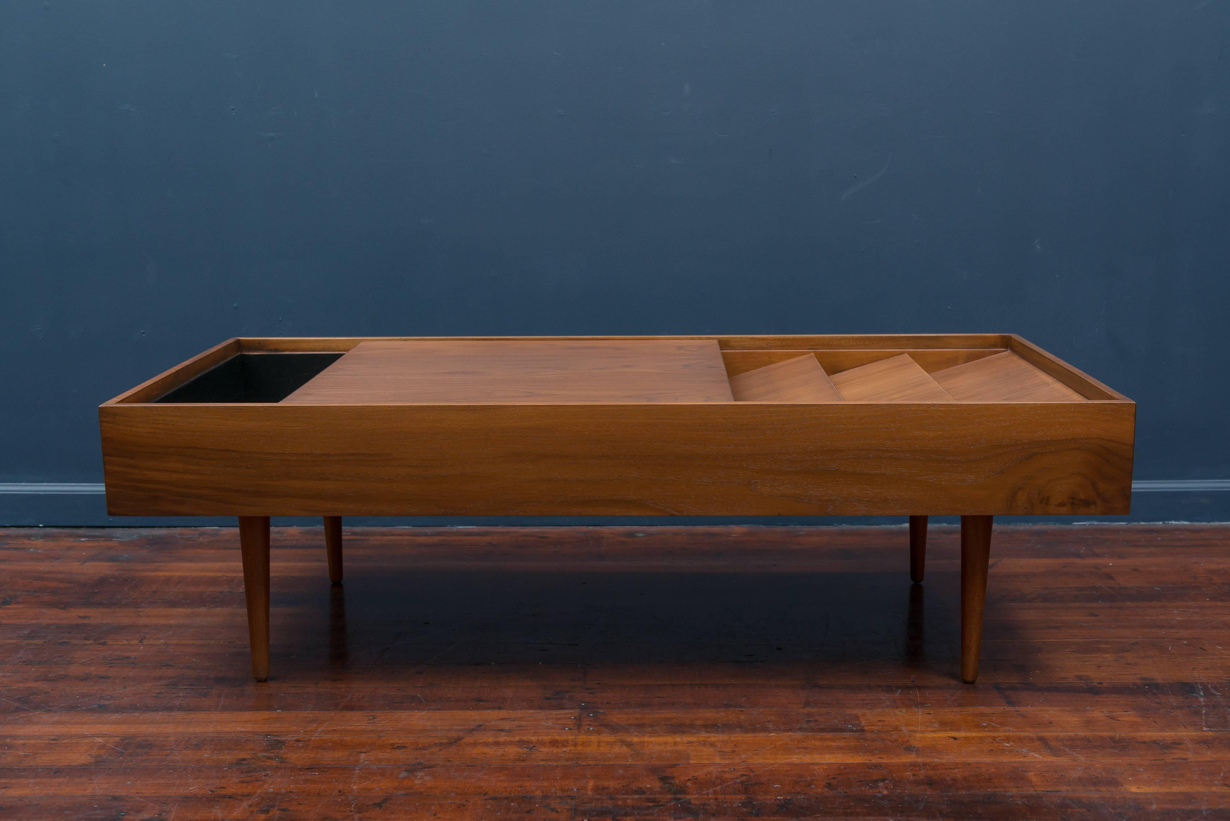 Early Milo Baughman design walnut magazine coffee table for Glenn of California. Unique sliding top that opens and closes compartments for magazines, remote controls etc.
