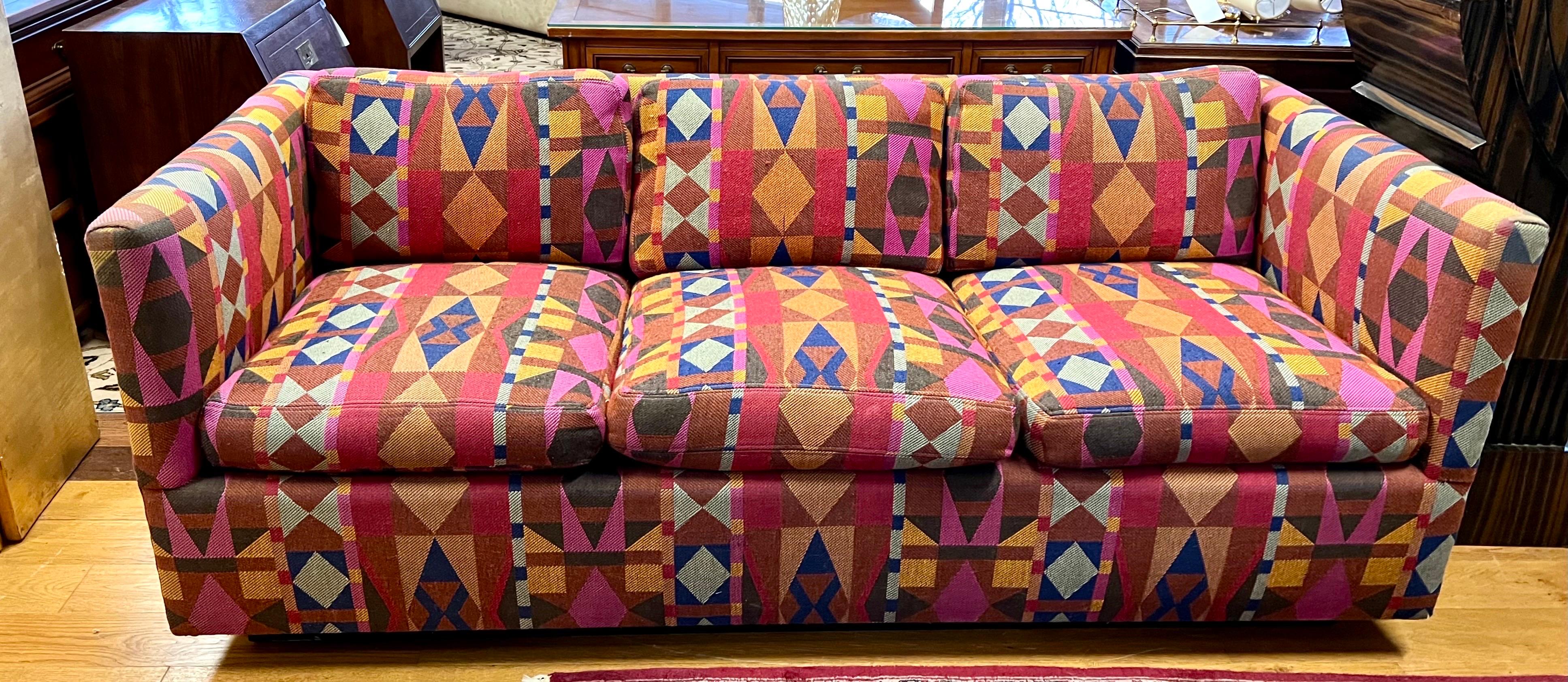 Milo Baughman Modernes rotes schwebendes Smoking-Sofa aus der Mitte des Jahrhunderts (amerikanisch) im Angebot