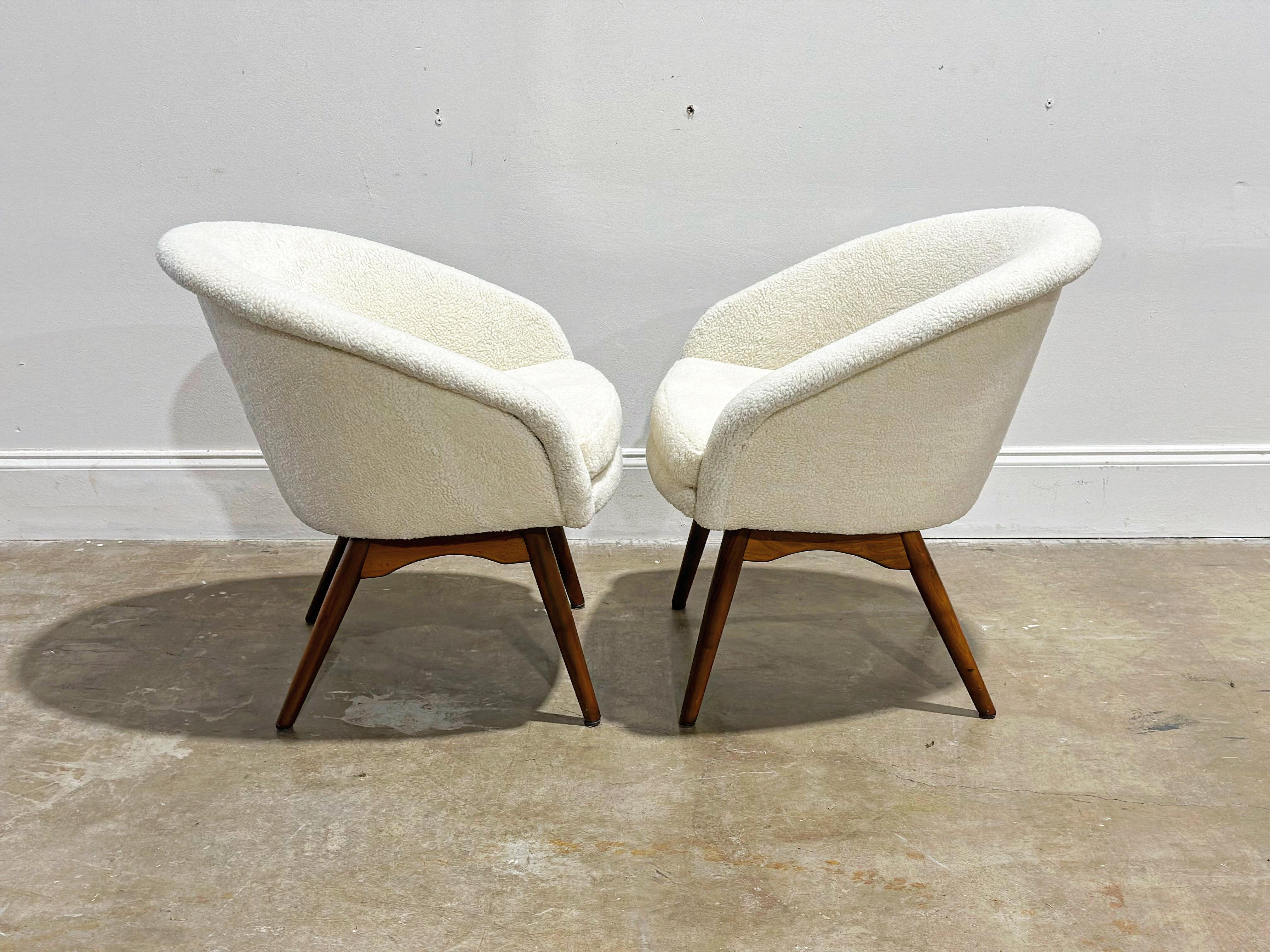 Milo Baughman Midcentury Petite Lounge Chairs in Boucle + Walnut, Thayer Coggin 3