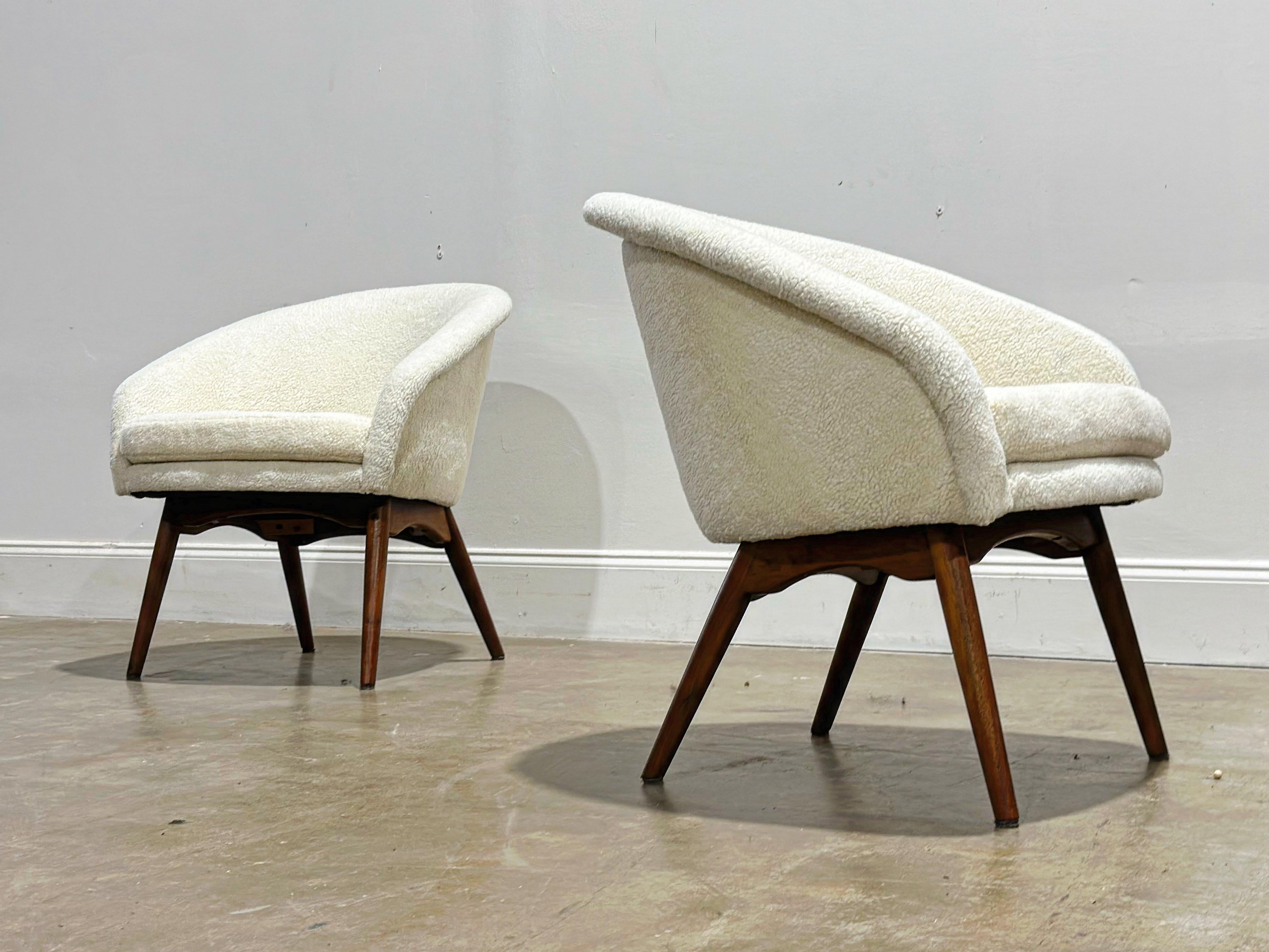 Milo Baughman Midcentury Petite Lounge Chairs in Boucle + Walnut, Thayer Coggin 4