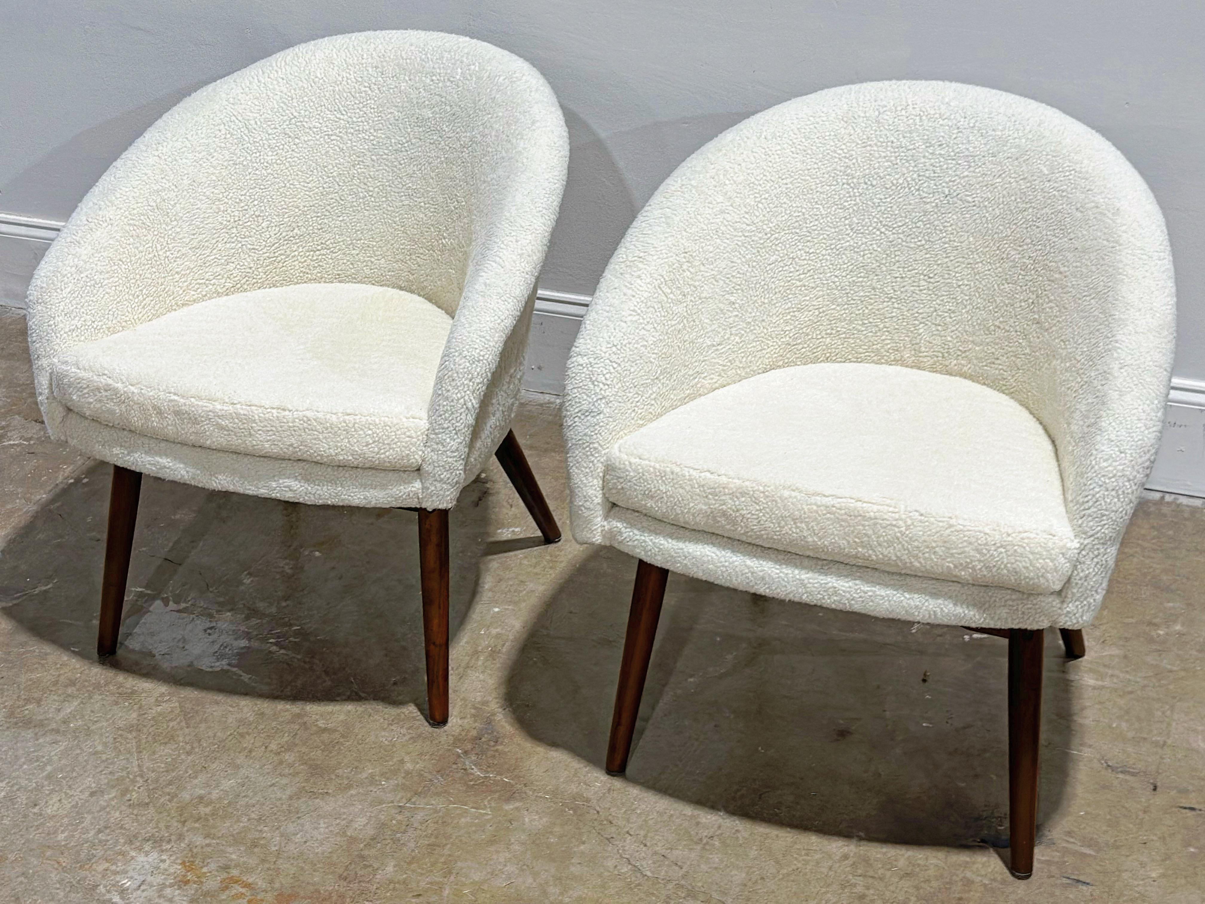 Mid-20th Century Milo Baughman Midcentury Petite Lounge Chairs in Boucle + Walnut, Thayer Coggin