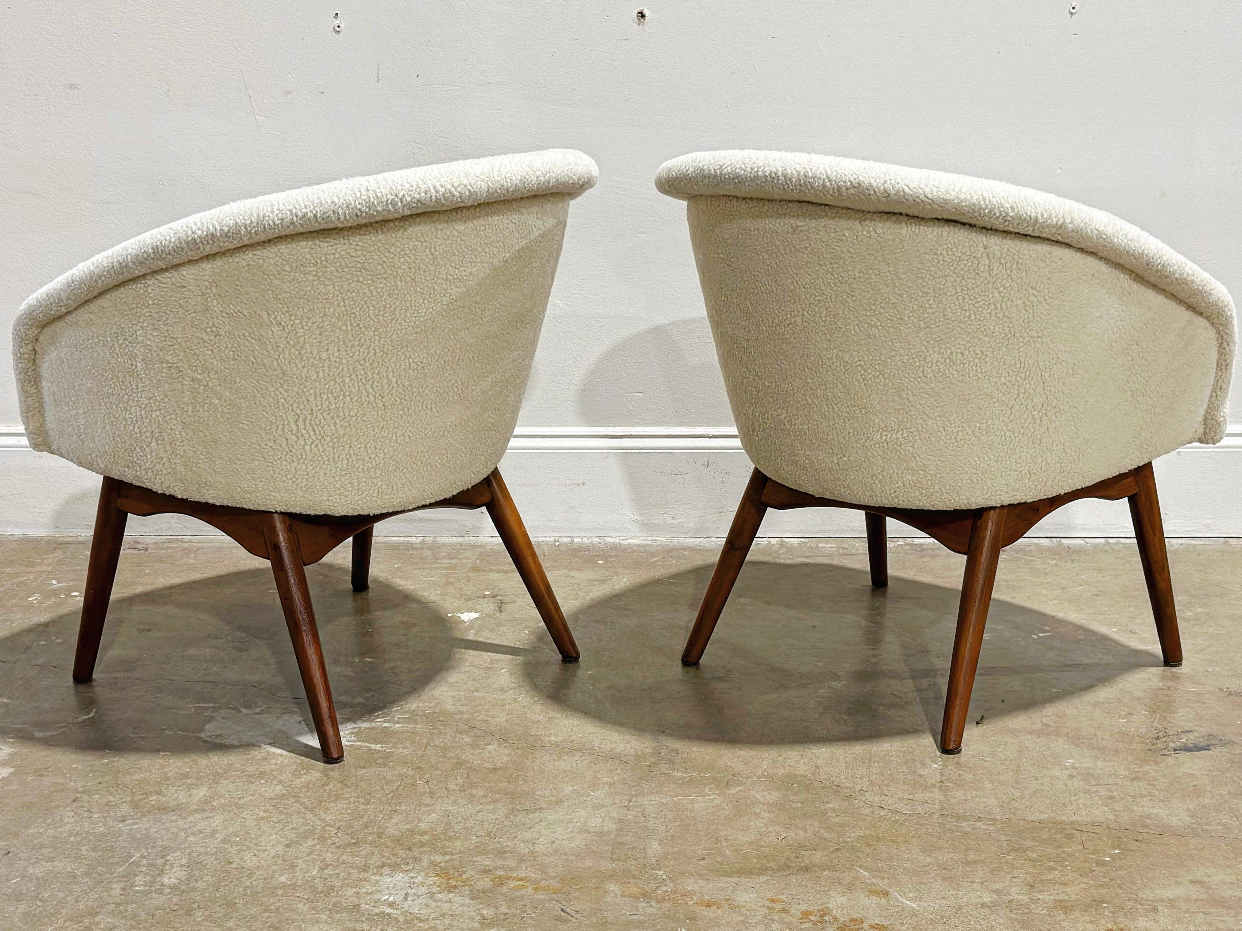 Milo Baughman Midcentury Petite Lounge Chairs in Boucle + Walnut, Thayer Coggin 1
