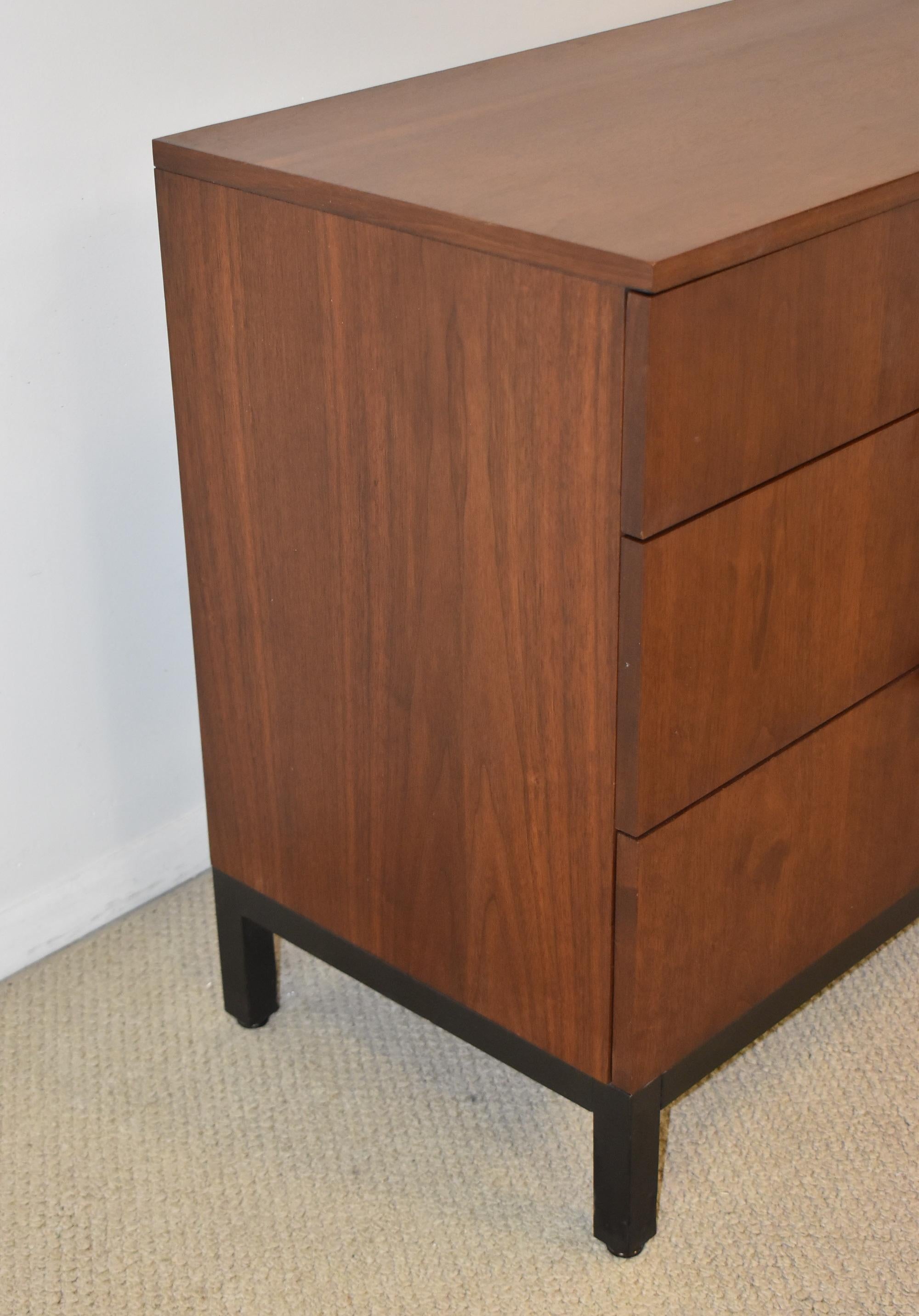 Milo Baughman Modern for Directional Six Drawer Walnut Chest In Good Condition In Toledo, OH
