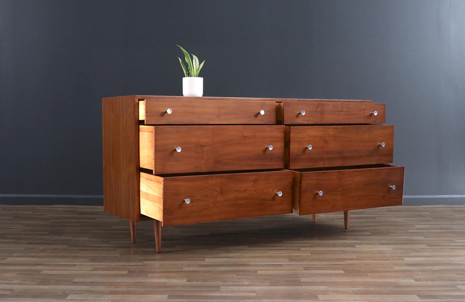 Mid-Century Modern Milo Baughman Modernist Walnut Dresser for Glenn of California For Sale