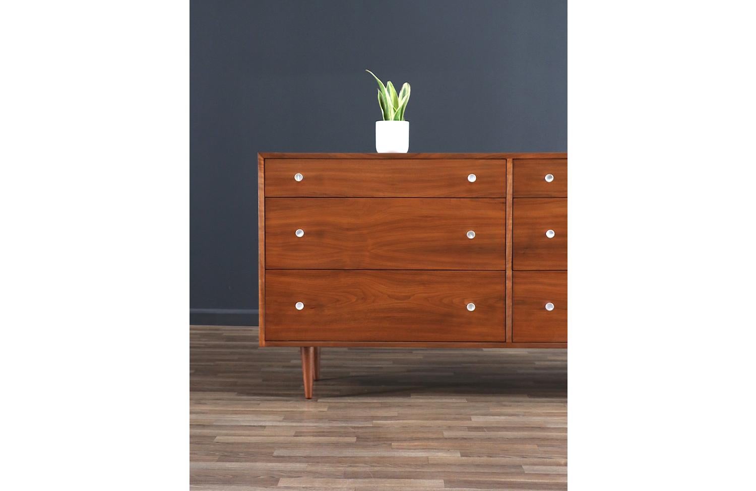 American Milo Baughman Modernist Walnut Dresser for Glenn of California For Sale
