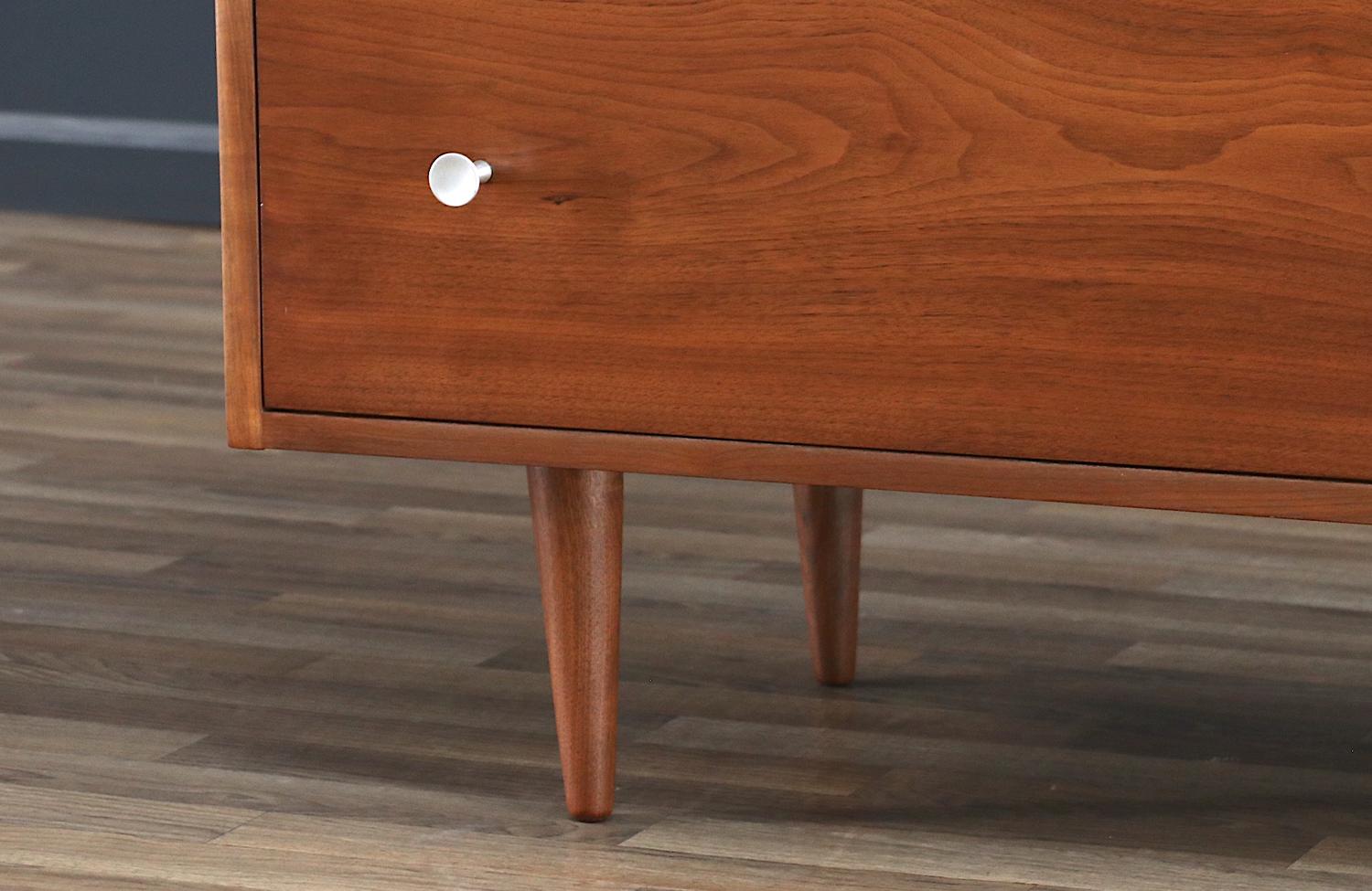 Mid-20th Century Milo Baughman Modernist Walnut Dresser for Glenn of California For Sale