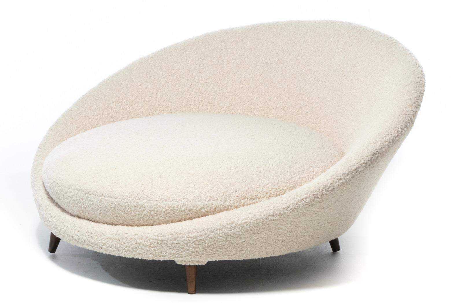 Milo Baughman Style Monumental Satellite Chair in Soft Ivory White Bouclé c.1960 For Sale 3