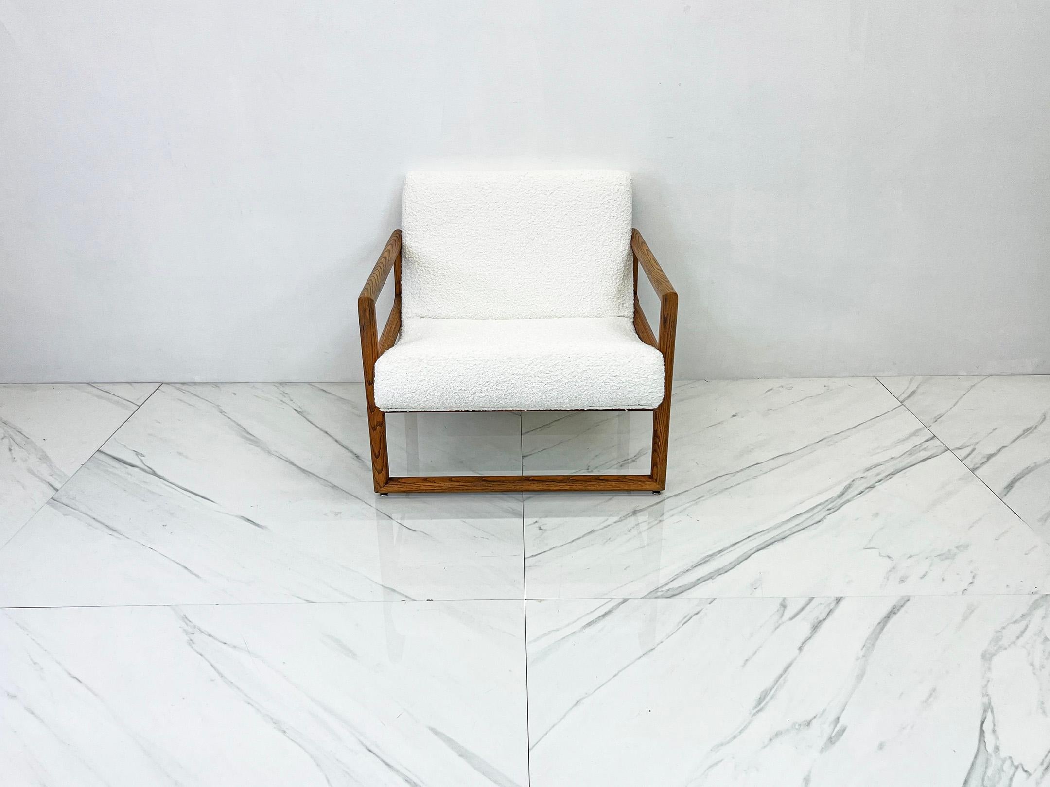 Mid-Century Modern Milo Baughman Oak Framed Scoop Lounge Chair, White Bouclé, 1980s