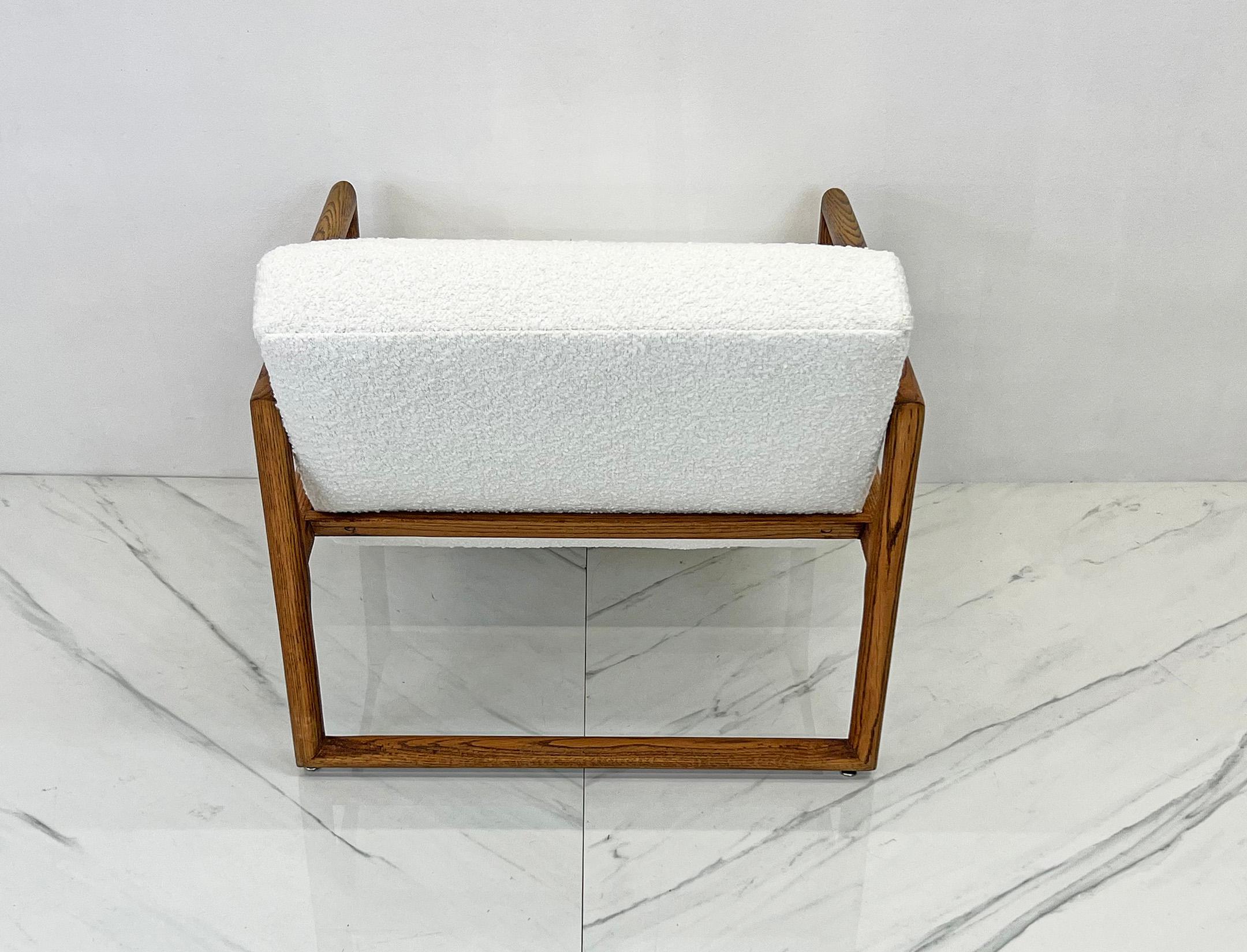 Late 20th Century Milo Baughman Oak Framed Scoop Lounge Chair, White Bouclé, 1980s