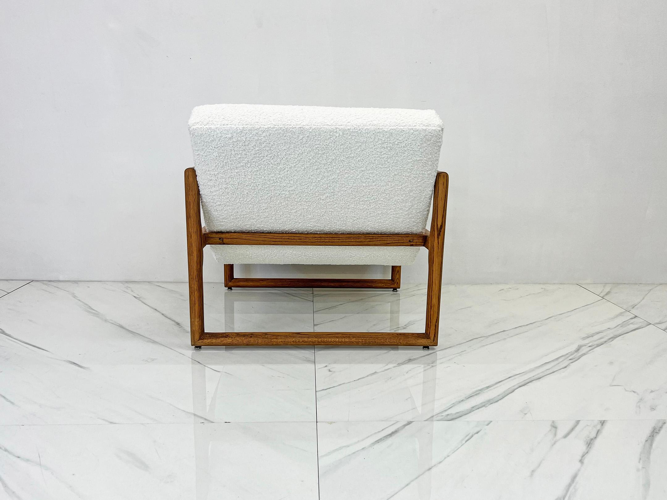 Milo Baughman Oak Framed Scoop Lounge Chair, White Bouclé, 1980s 1