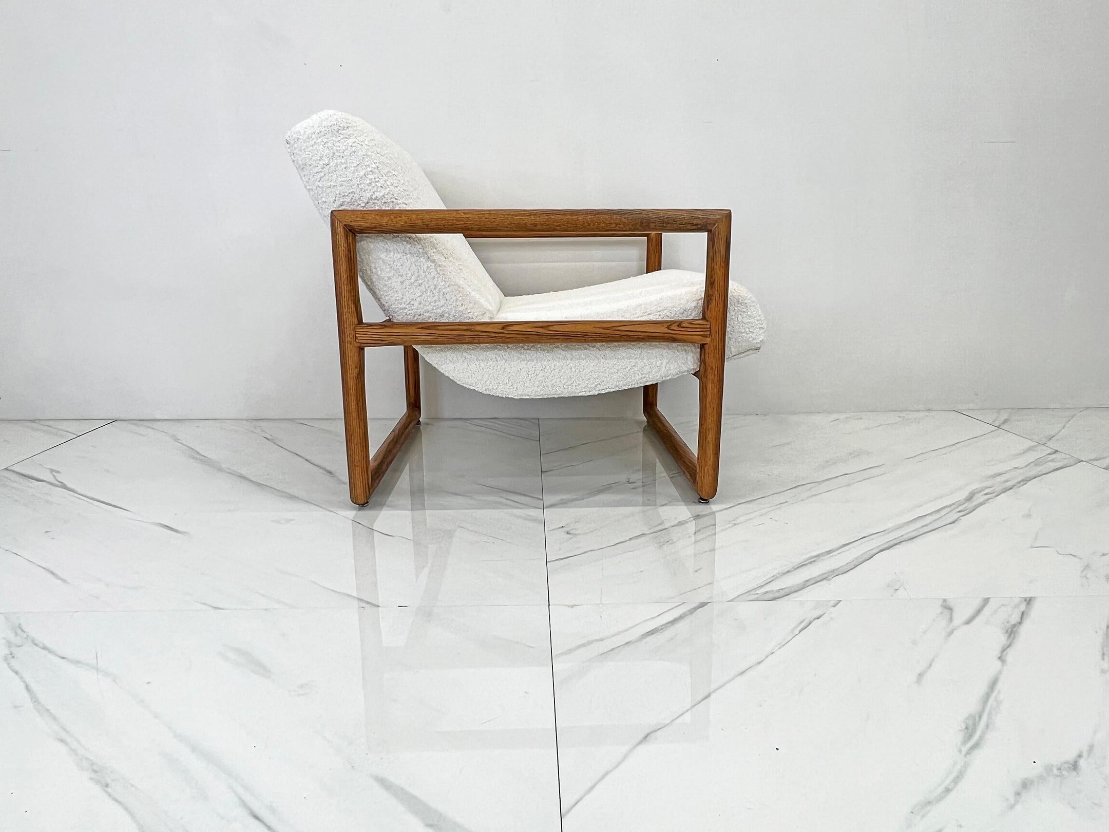Milo Baughman Oak Framed Scoop Lounge Chair, White Bouclé, 1980s 3
