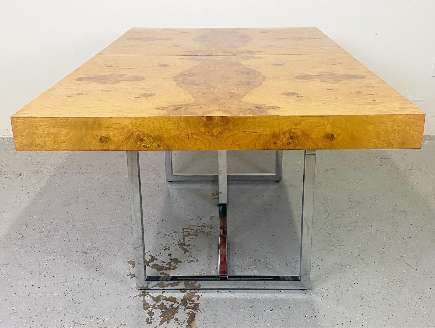 An outstanding vintage Milo Baughman dining table with striking grain. This piece can extend from 66