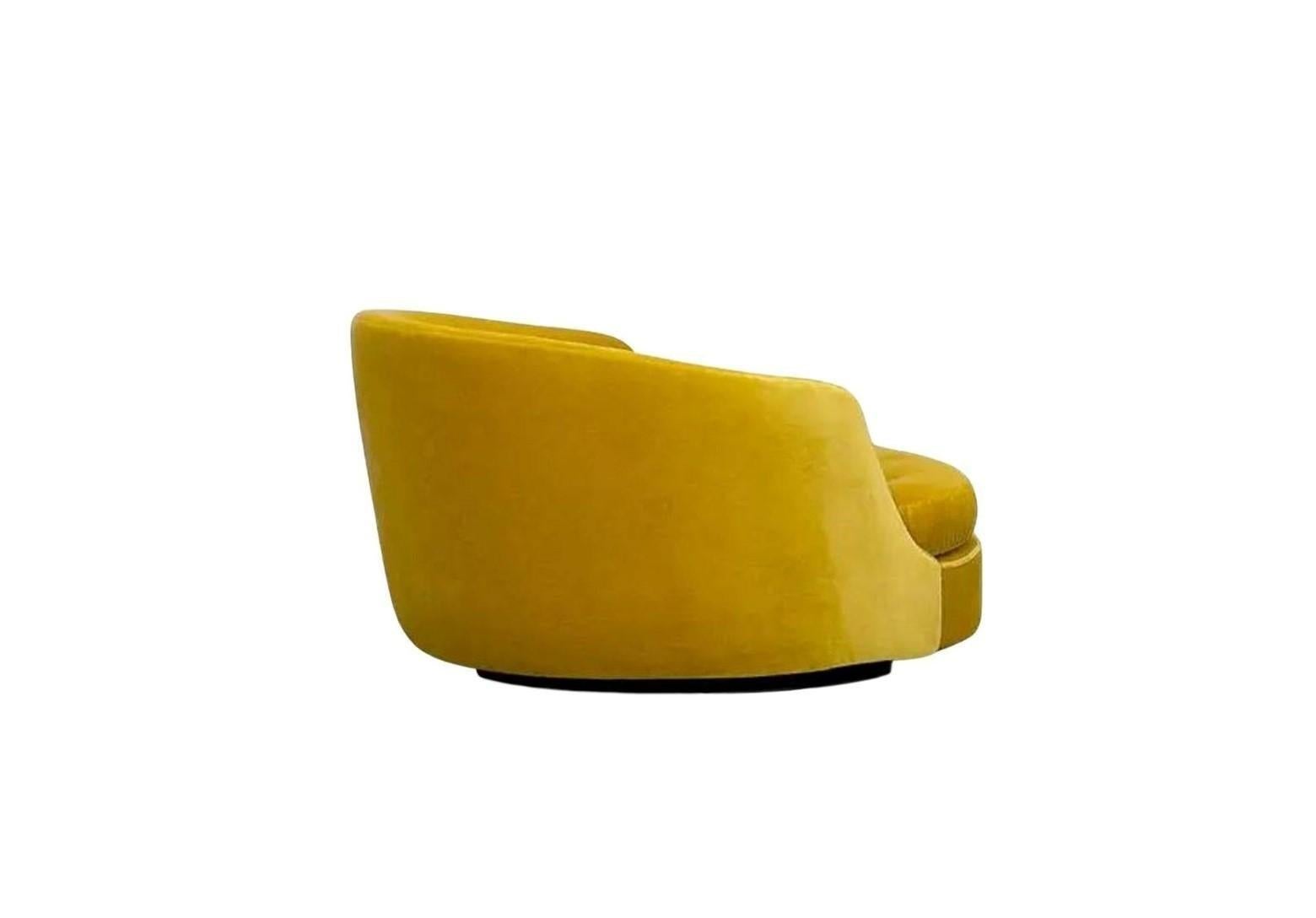 Velluto Sedia girevole da vasca oversize di Milo Baughman per Thayer Coggin in vendita