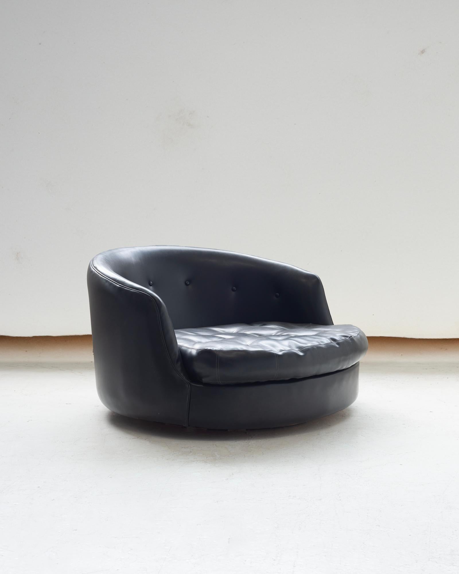 Mid-Century Modern Milo Baughman Oversized Swivel Lounge Chair For Sale