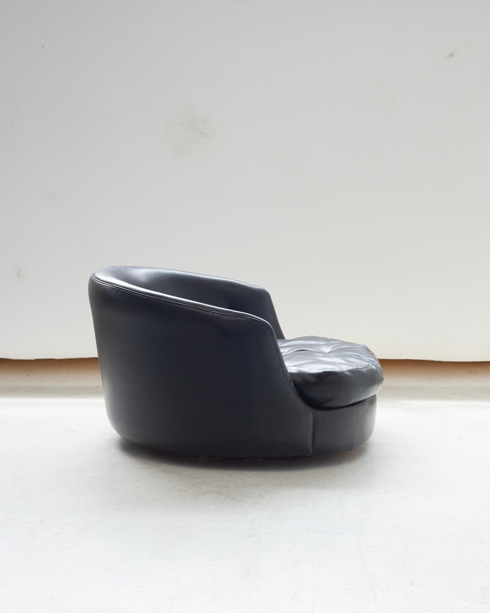 American Milo Baughman Oversized Swivel Lounge Chair For Sale