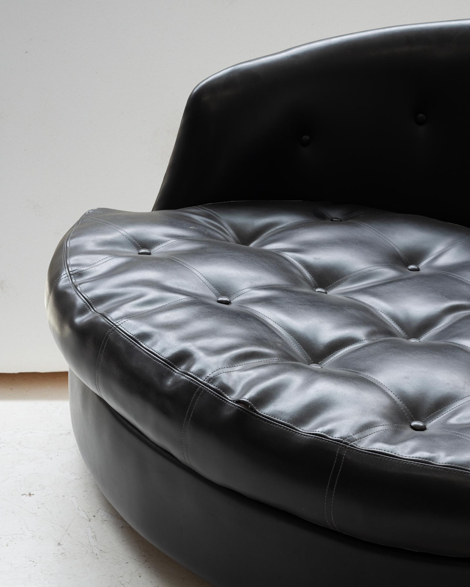 Americano Sedia girevole oversize di Milo Baughman in vendita