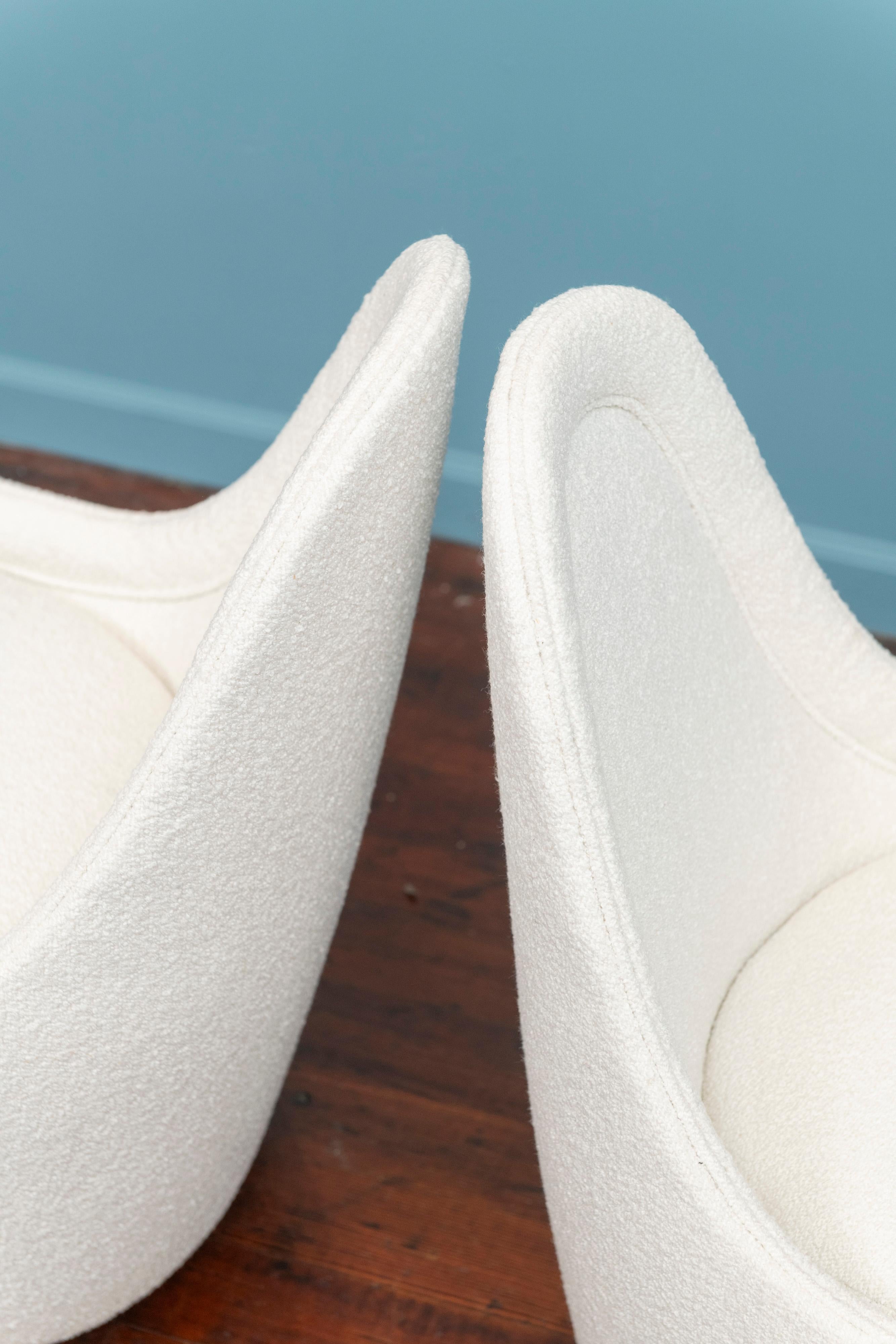Mid-20th Century Milo Baughman Petite Swivel Tilt Lounge Chairs for Thayer Coggin