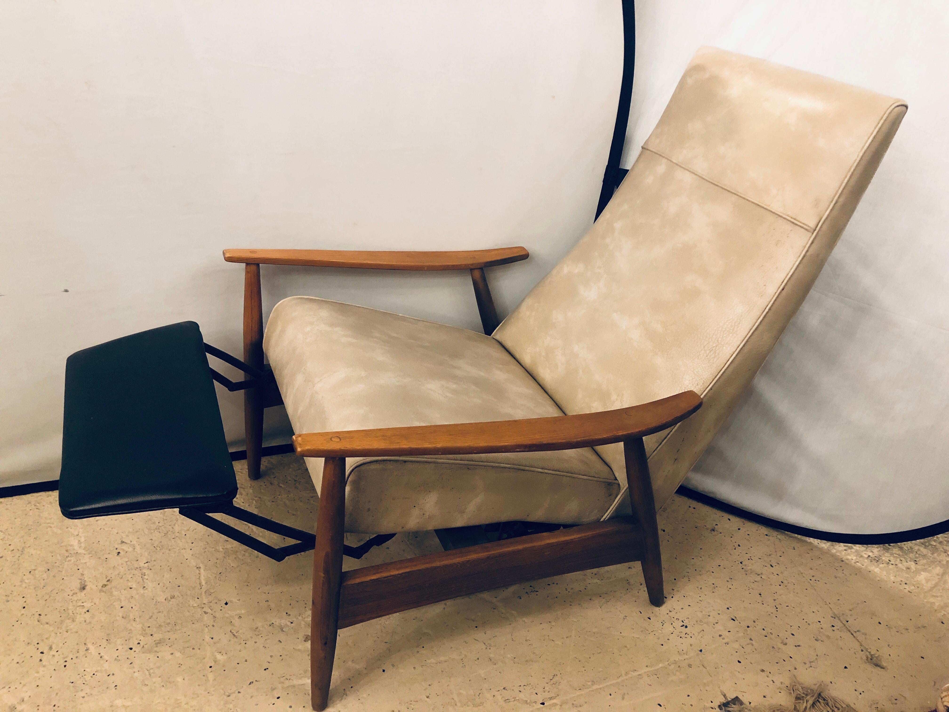 Milo Baughman Reclining Lounge Chair Thayer Coggin 11