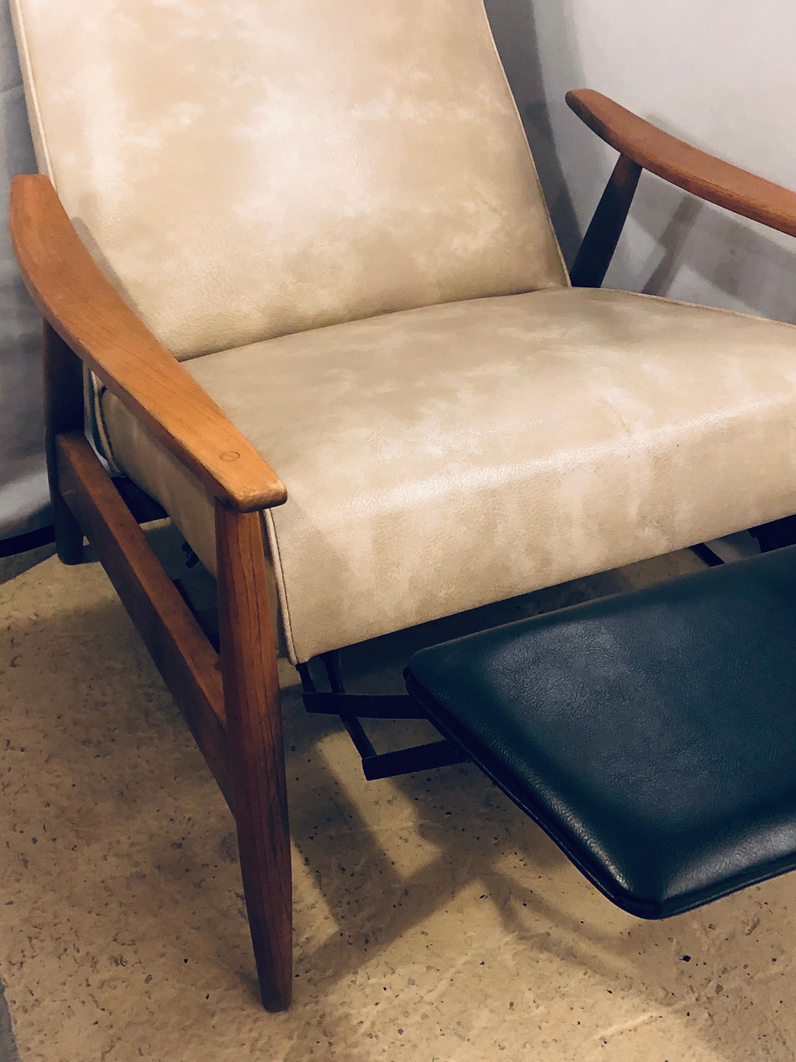 Mid-20th Century Milo Baughman Reclining Lounge Chair Thayer Coggin