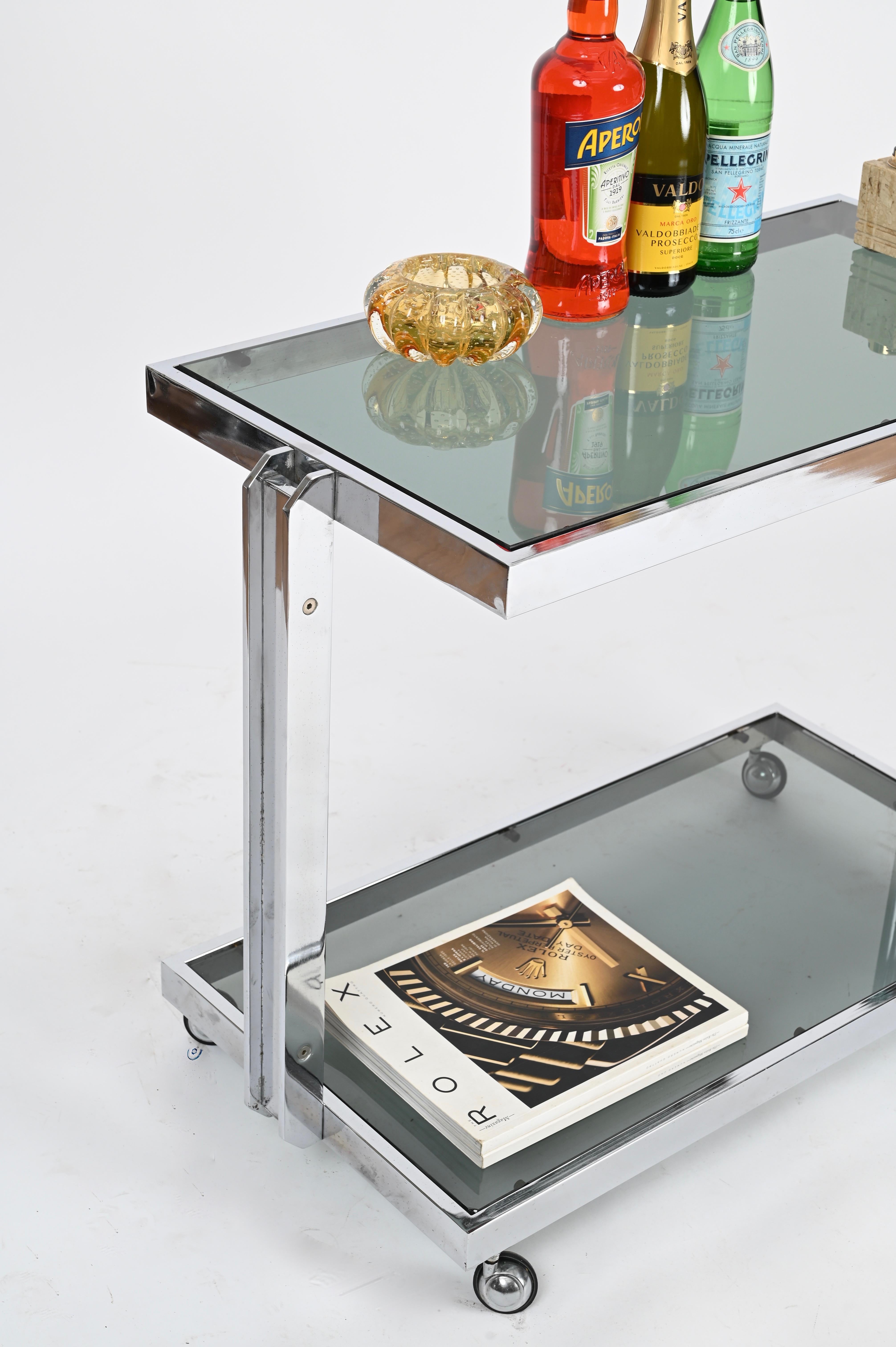Milo Baughman Chariot de bar de service rectangulaire en chrome et verre fumé, années 1970 en vente 4