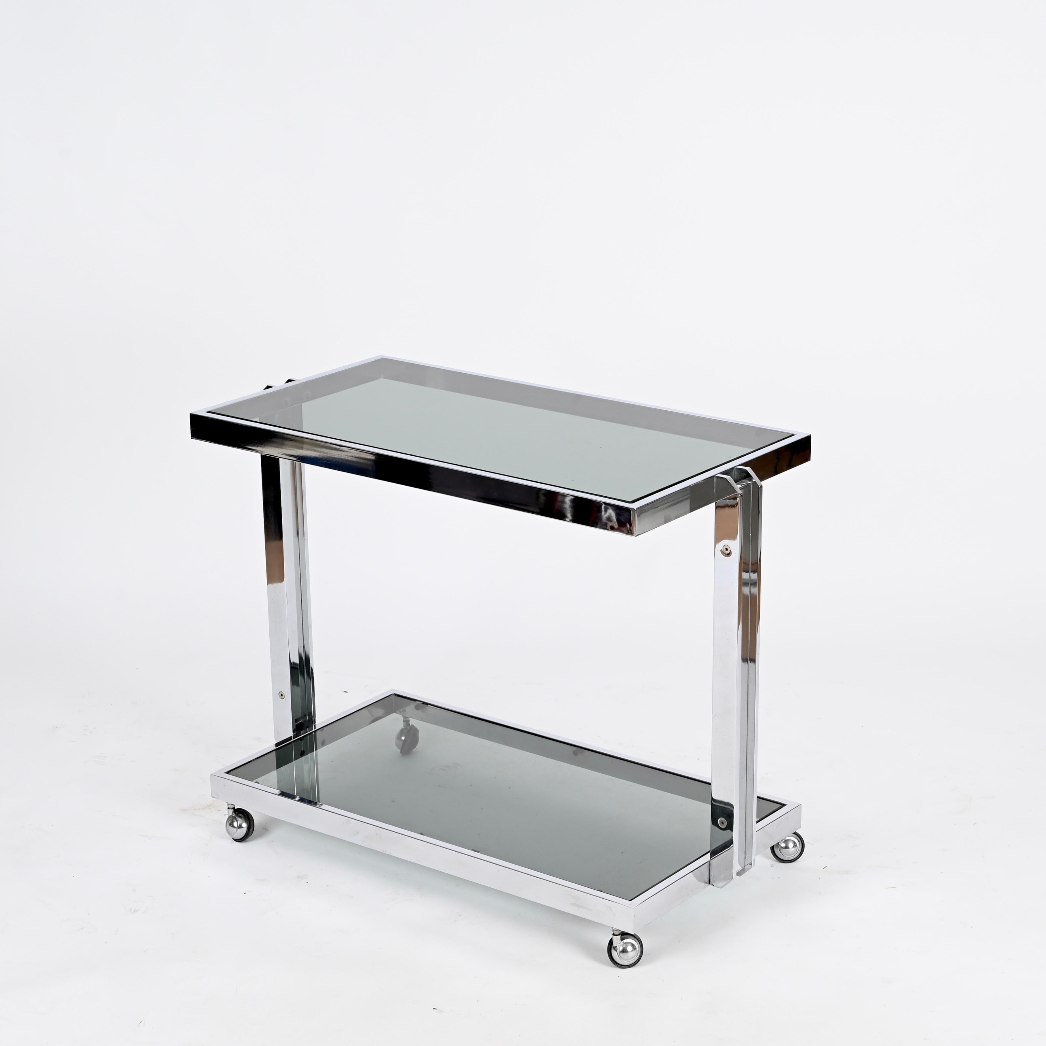 Milo Baughman Chariot de bar de service rectangulaire en chrome et verre fumé, années 1970 en vente 1