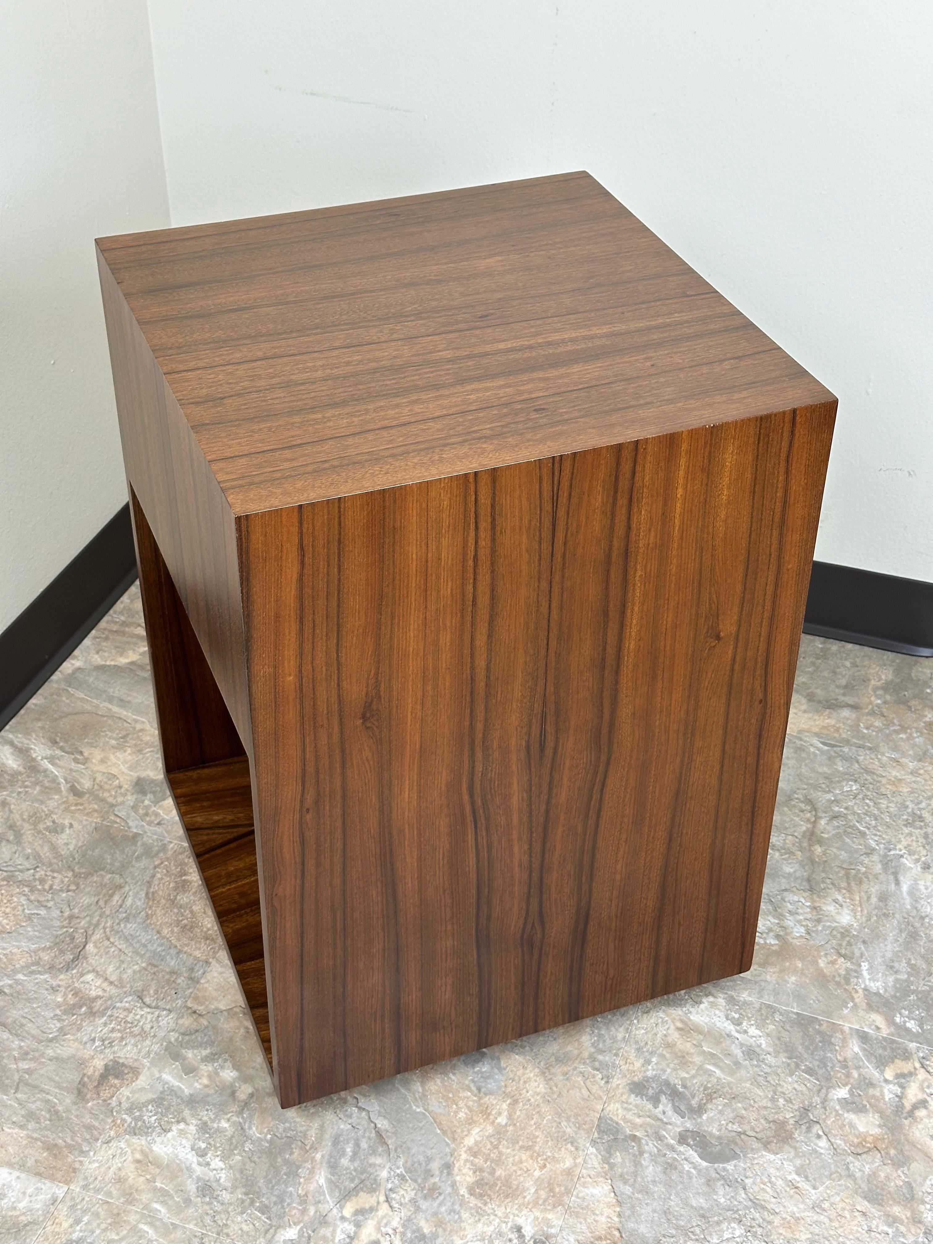 Milo Baughman Model 5009 Revolving Book Table for Directional Custom Collection In Good Condition For Sale In Littleton, CO
