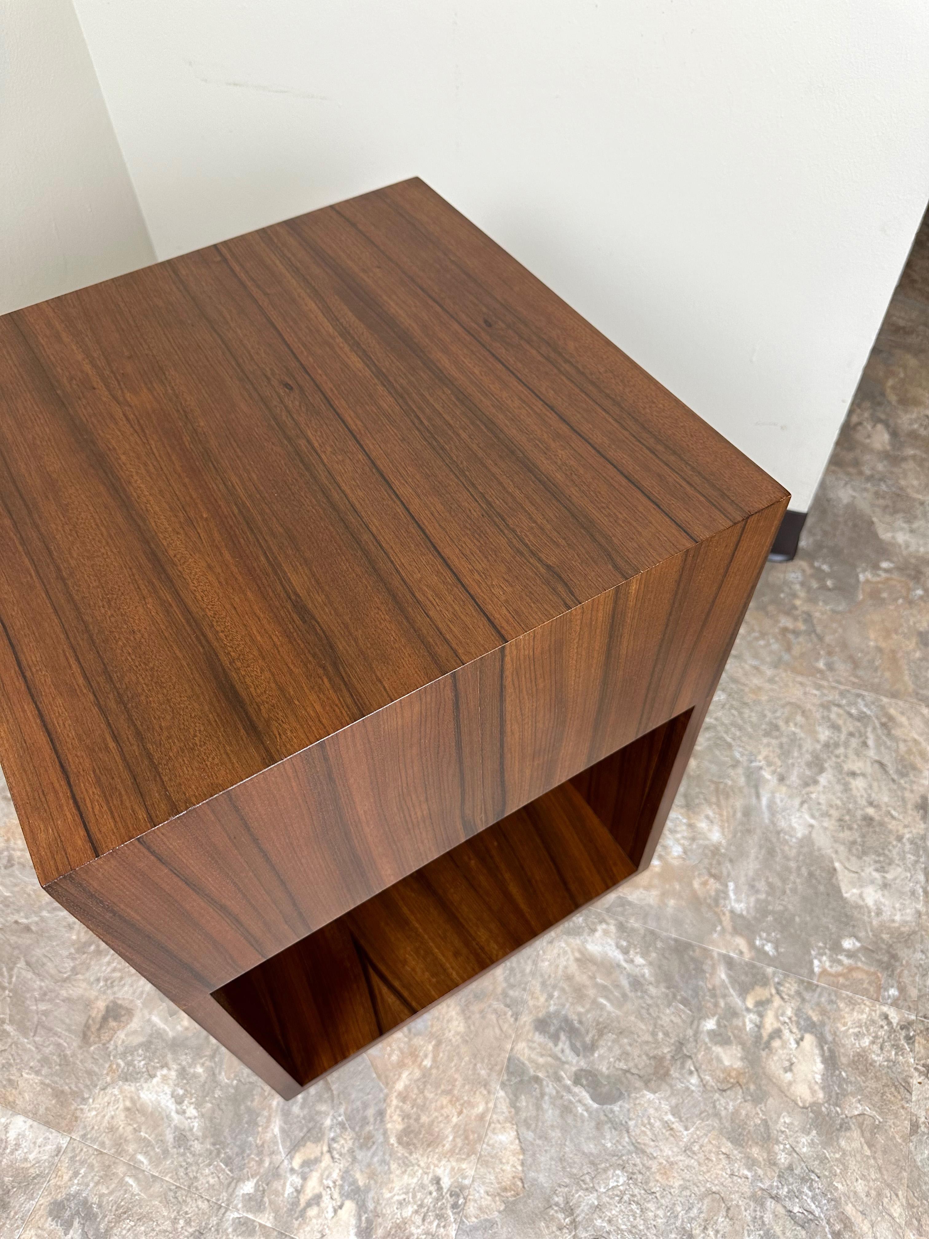 Mid-20th Century Milo Baughman Model 5009 Revolving Book Table for Directional Custom Collection For Sale