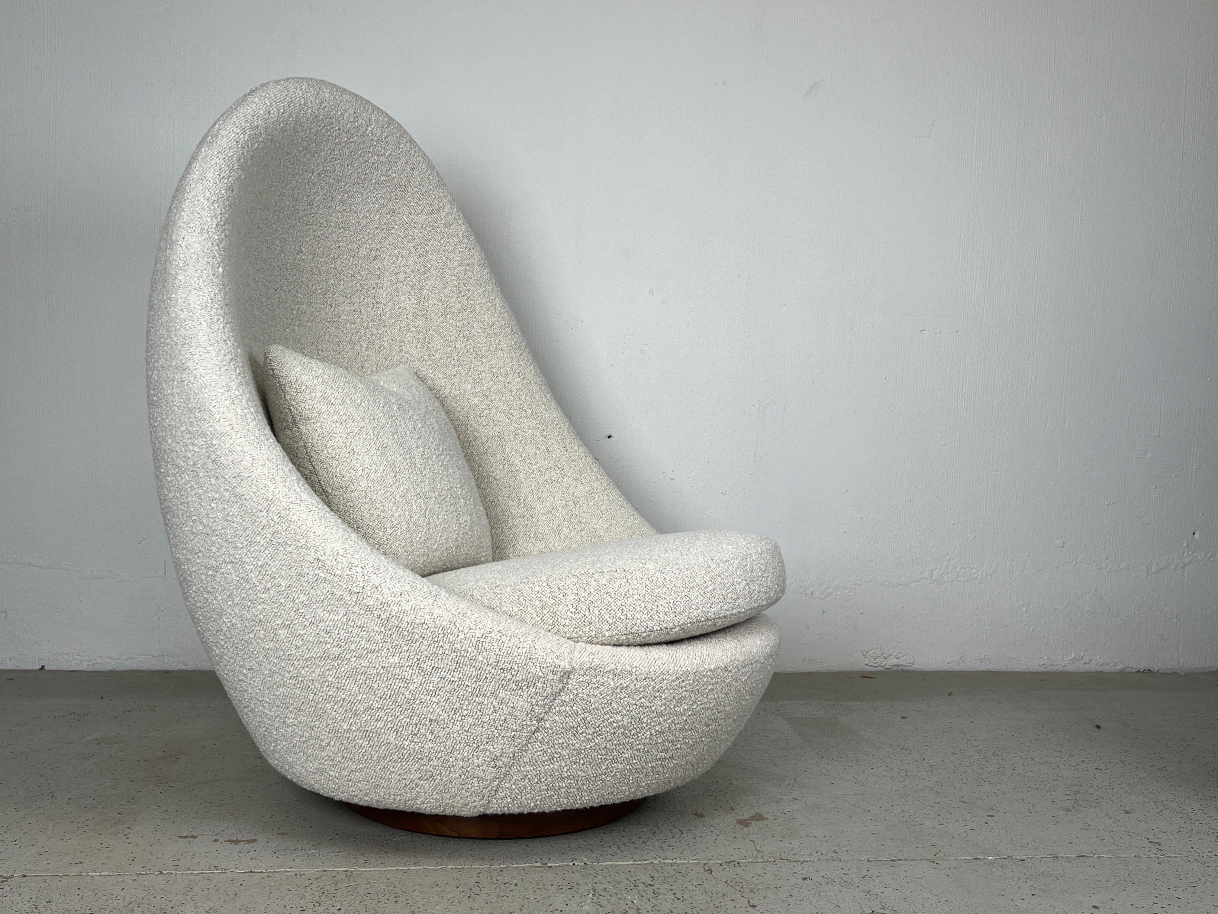 Milo Baughman Rocking Egg Chair  In Good Condition For Sale In Dallas, TX