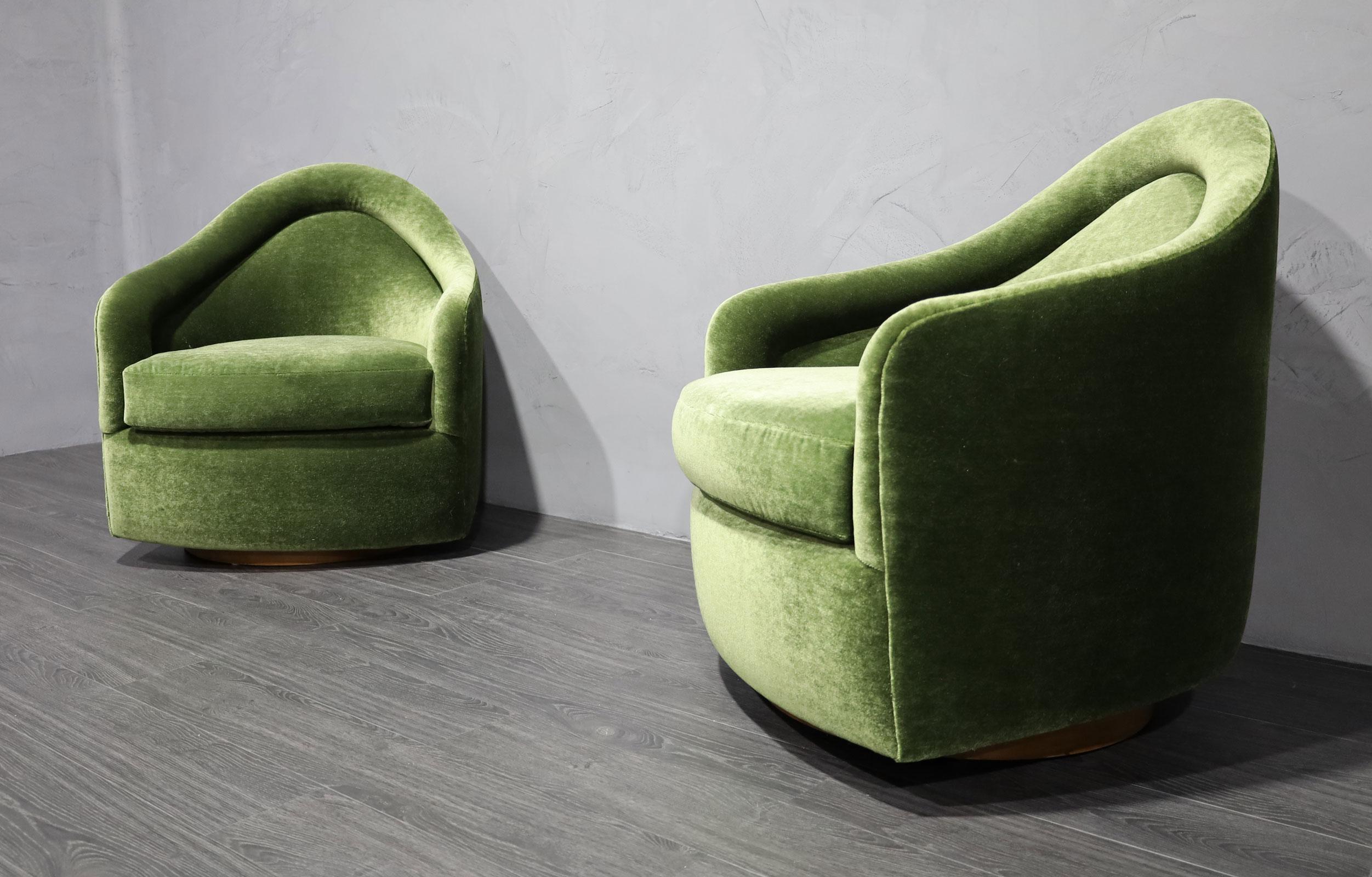Milo Baughman Rocking Swivel Lounge Chairs in Green Mohair In Good Condition In Dallas, TX