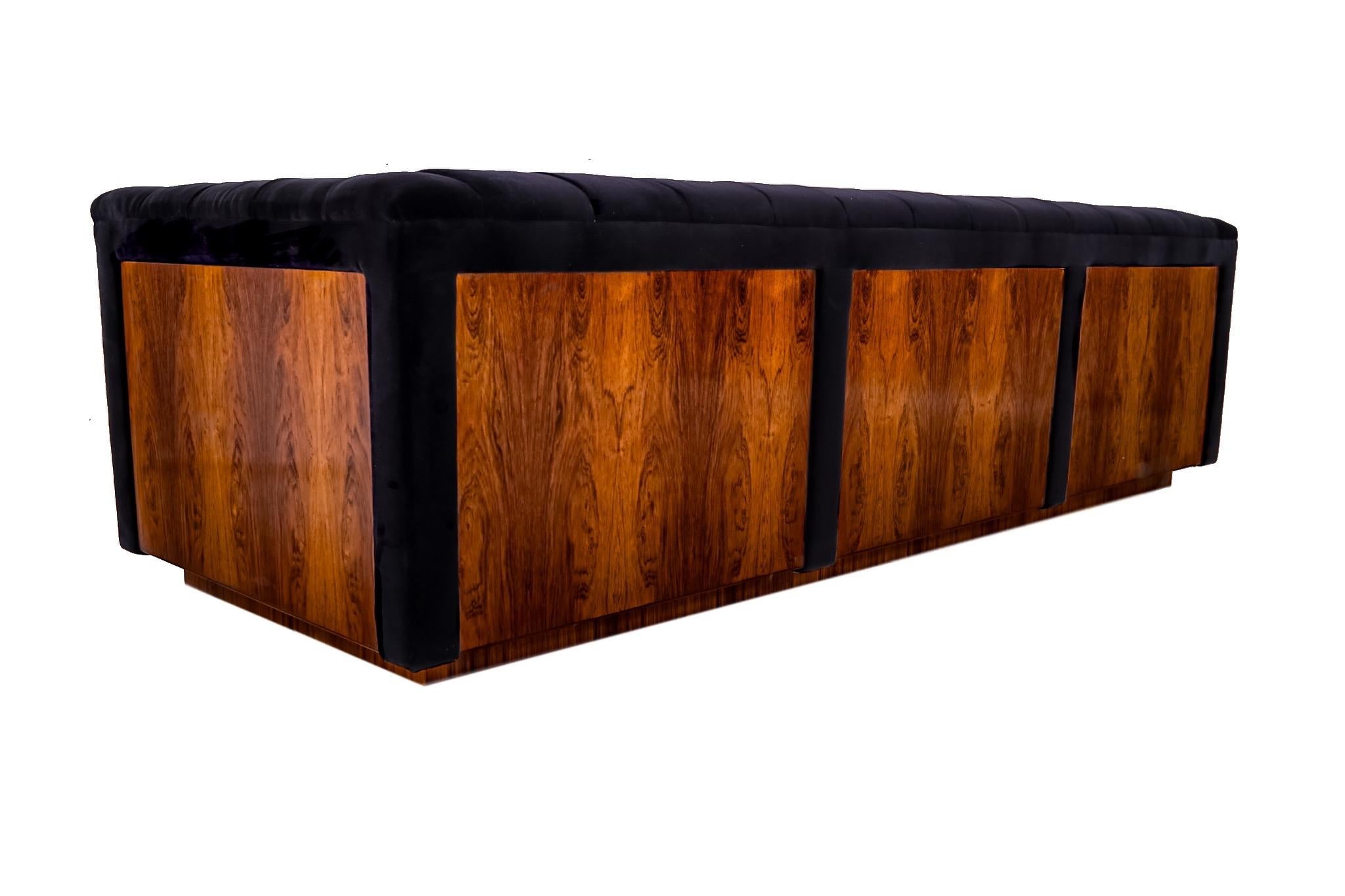 Milo Baughman Rosewood Case Sofa, 1970s In Excellent Condition In Chicago, IL