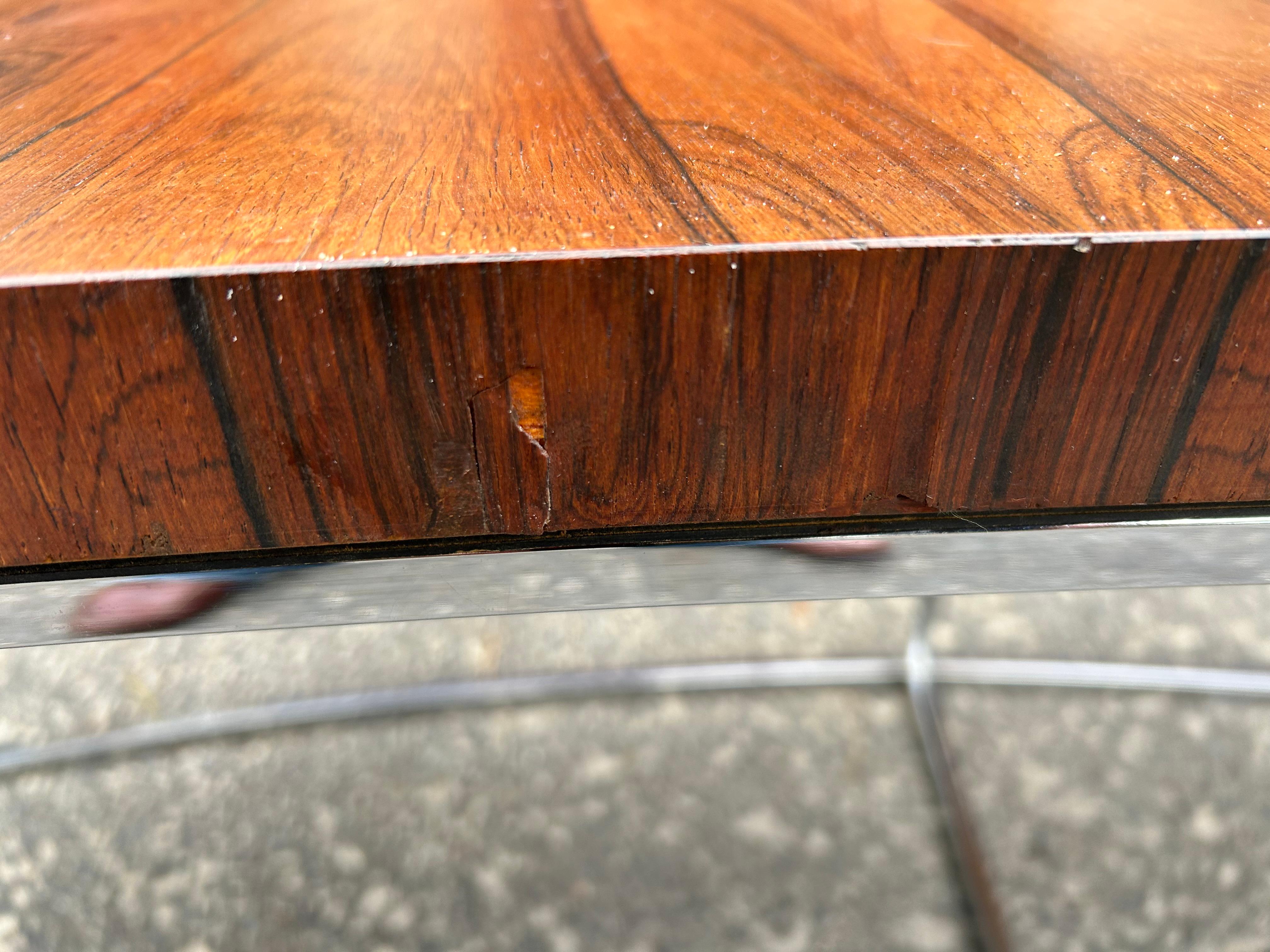 Milo Baughman Panca da console curva in legno di palissandro e cromo, metà del secolo scorso in vendita 3