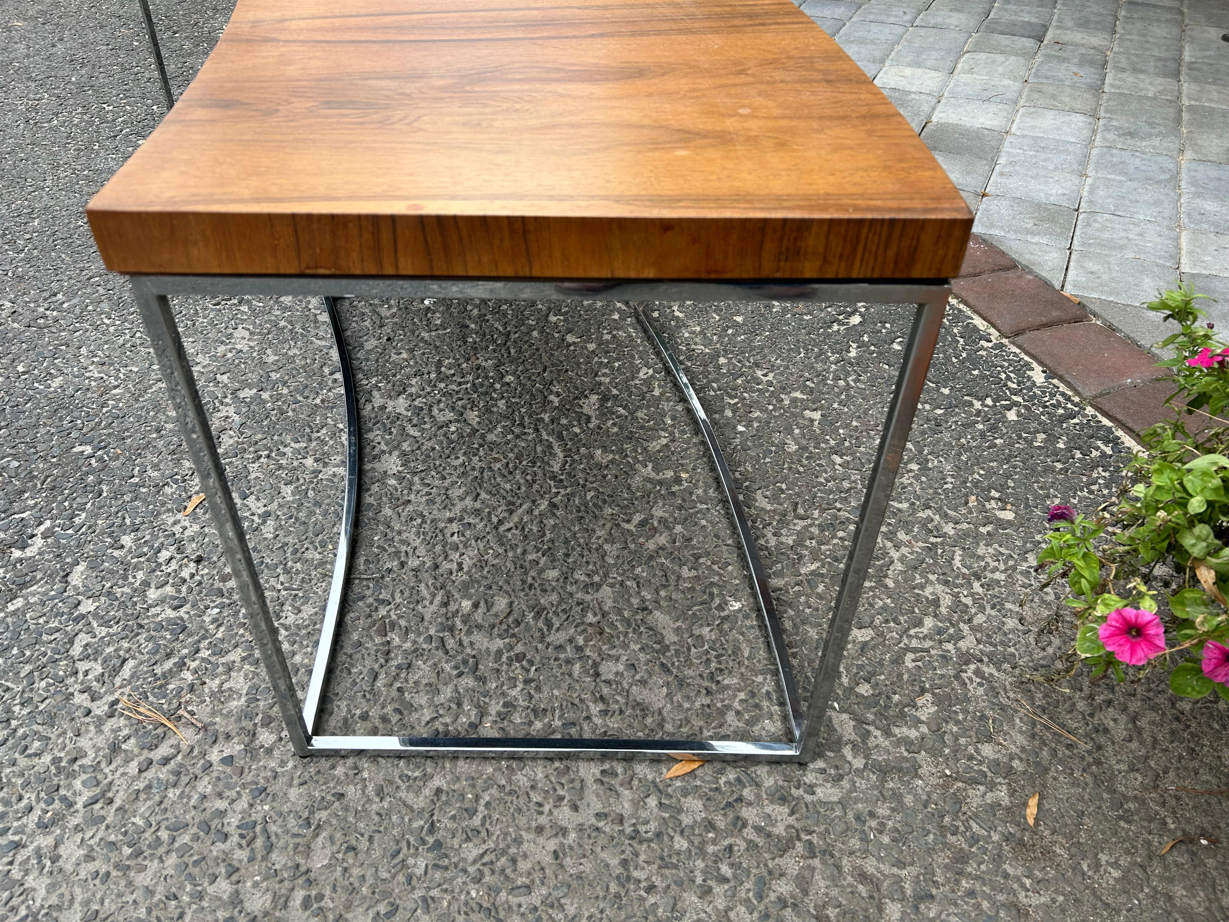 Fine XX secolo Milo Baughman Panca da console curva in legno di palissandro e cromo, metà del secolo scorso in vendita