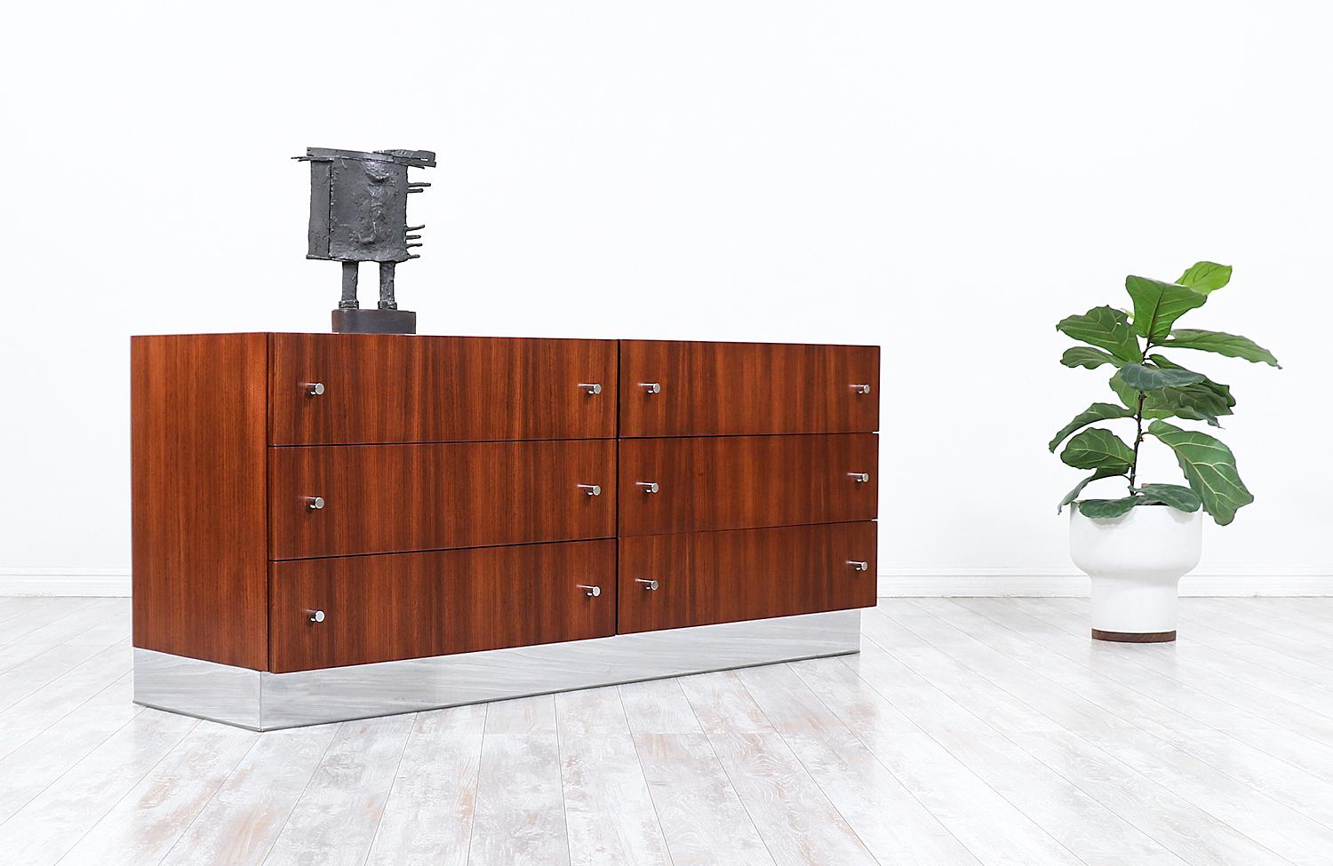 Mid-Century Modern Expertly Restored - Milo Baughman Rosewood & Chrome Dresser for Thayer Coggin For Sale