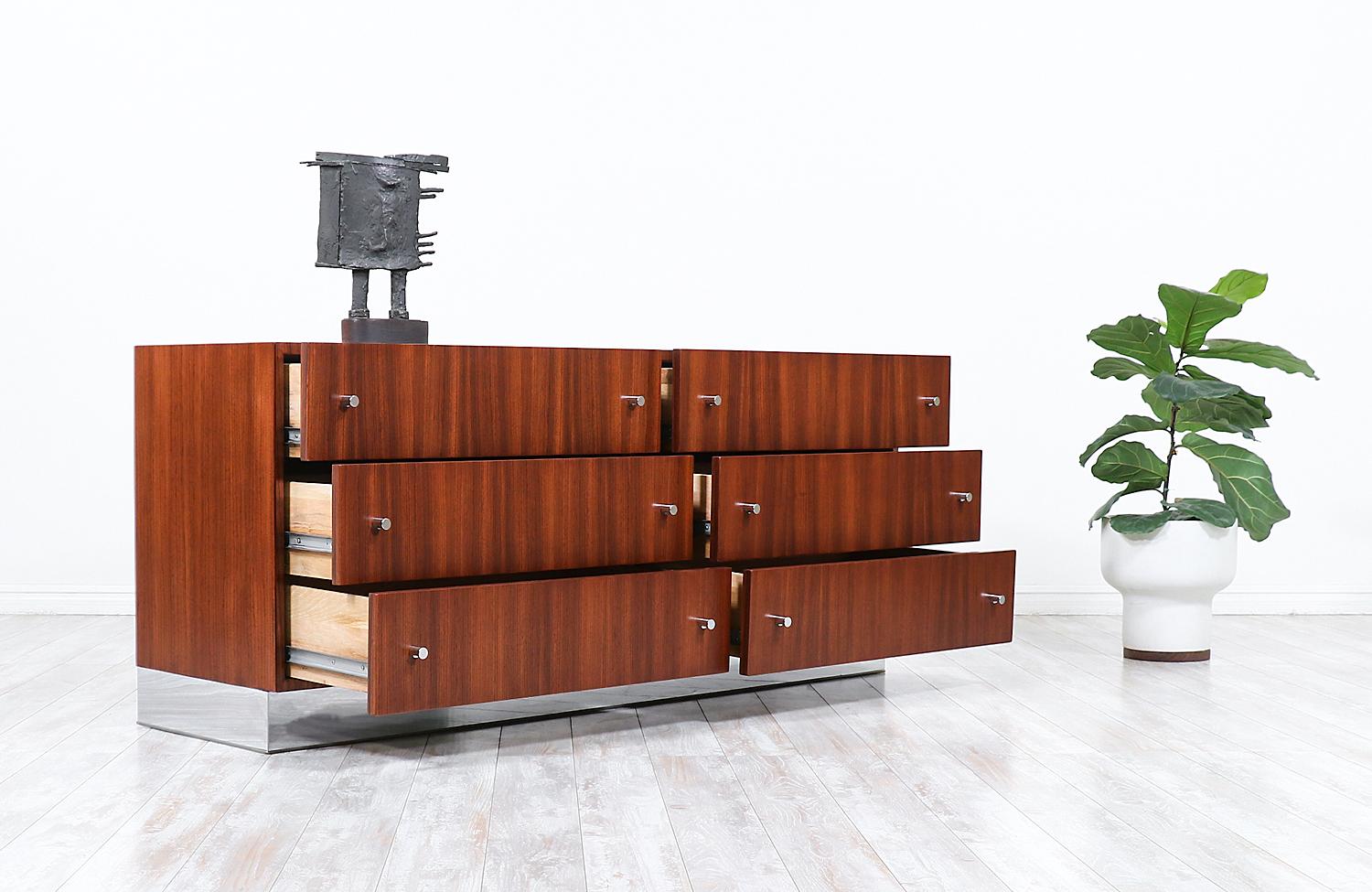 American Expertly Restored - Milo Baughman Rosewood & Chrome Dresser for Thayer Coggin For Sale