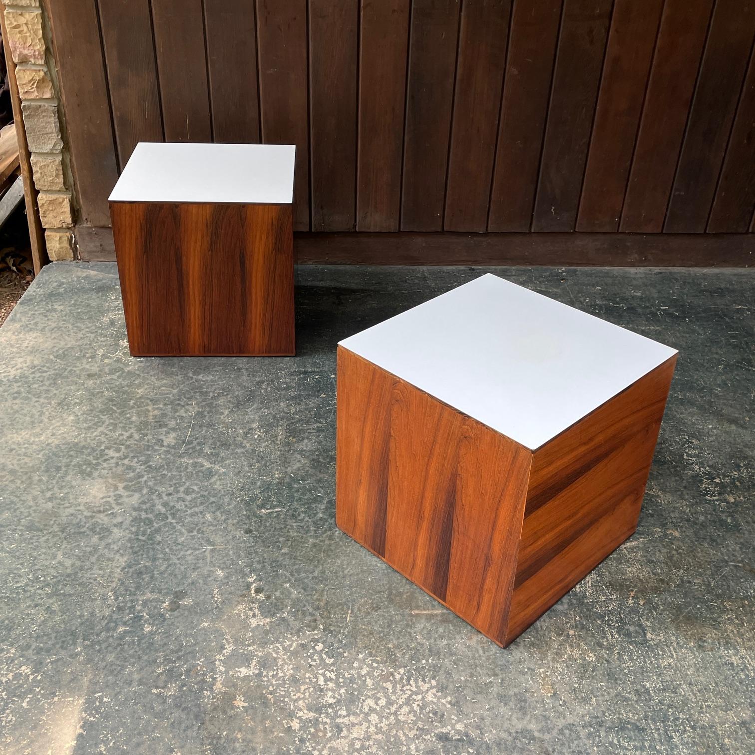Milo Baughman Rosewood Cube Side Tables Pedestals Vintage Mid-Century Geometric In Fair Condition In Hyattsville, MD