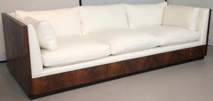 Milo Baughman Rosewood Sofa Neu gepolstert in belgischem Leinen Weiß