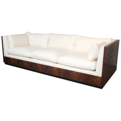 Milo Baughman Rosewood Sofa Neu gepolstert in belgischem Leinen Weiß