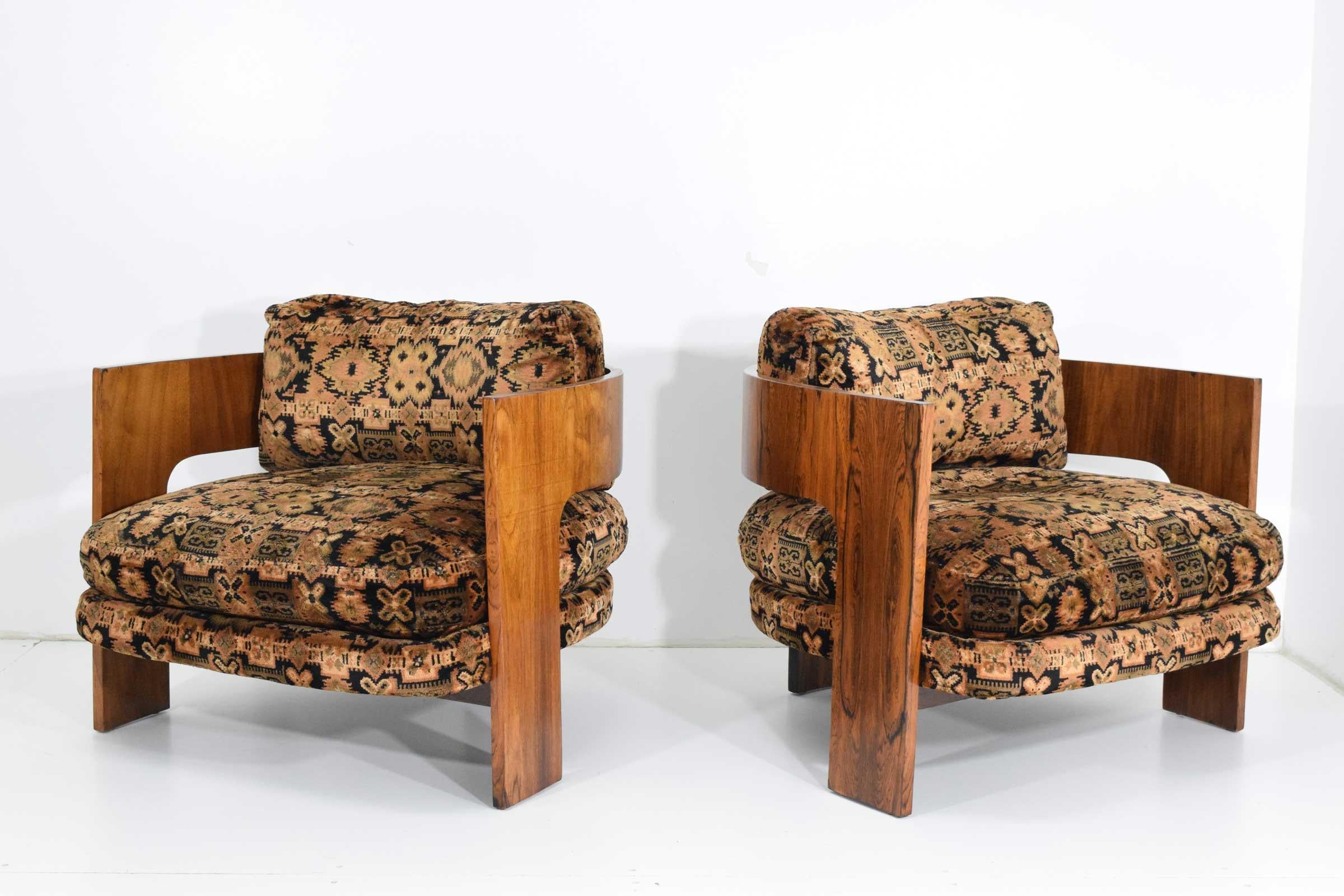Very rare and difficult to find, a beautiful pair of Milo Baughman for Thayer Coggin T-Frame chairs in rosewood. Dates 1969. We left the original upholstery but we can reupholster for you in your choice of fabric. Existing may be Jack Lenor Larsen